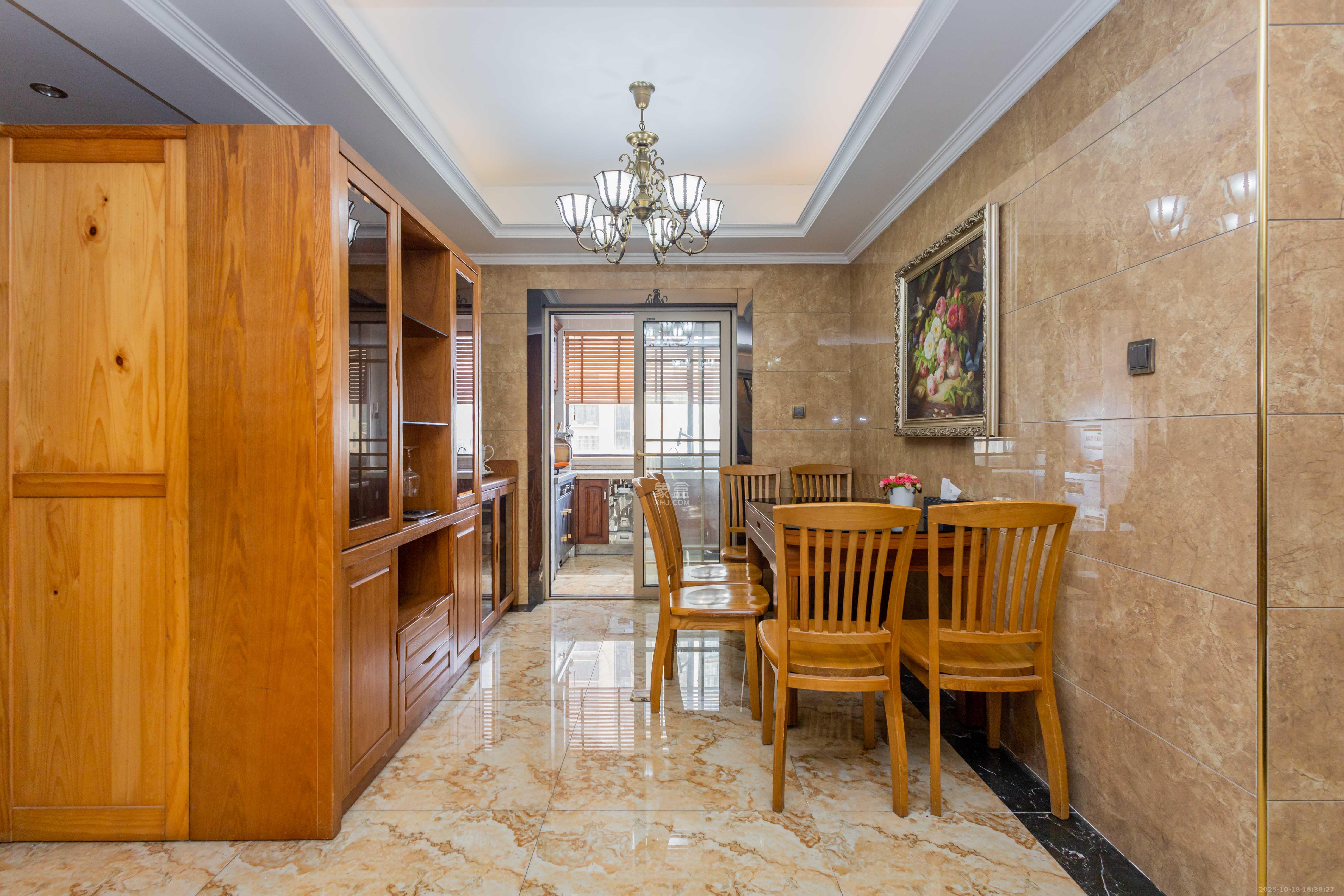 旭辉华庭  3室2厅2卫    89.8万客厅