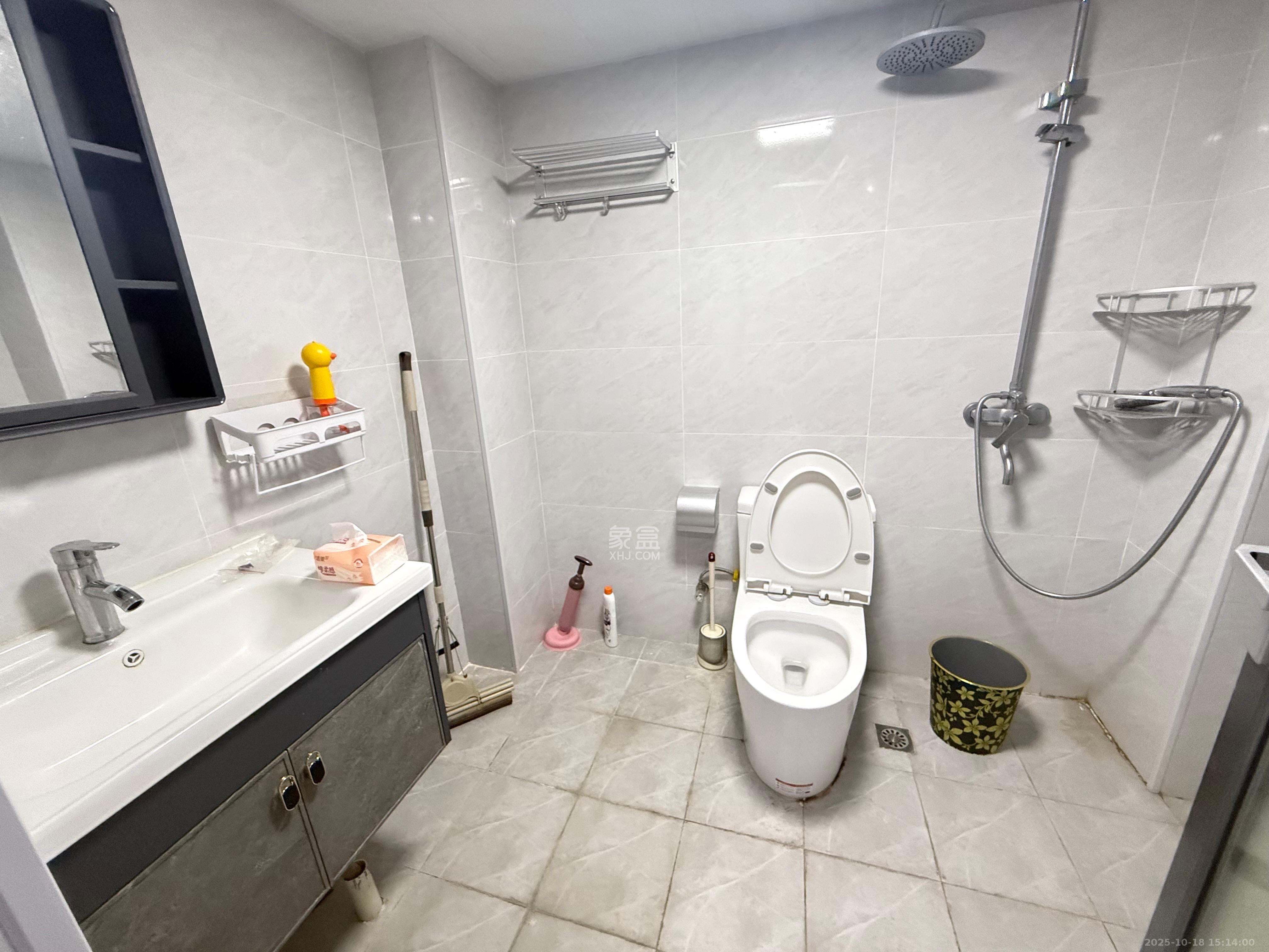 融圣国际  1室1厅1卫    2400.0元/月室内图