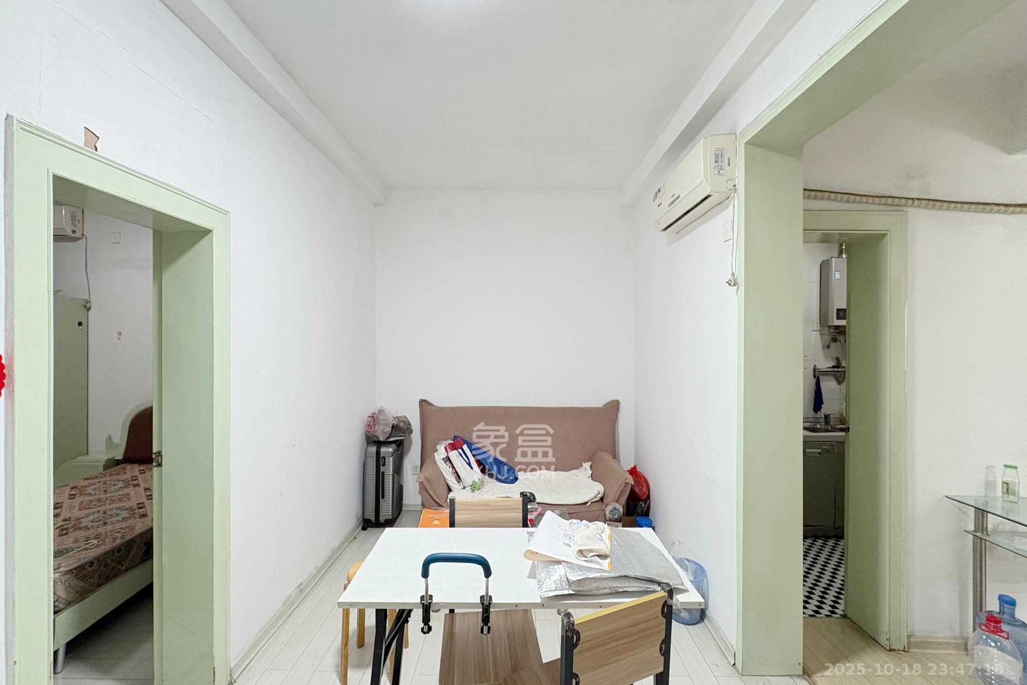 化工宿舍 2室1厅1卫 45.0万 化工宿舍 2室1厅1卫 45.0万客厅