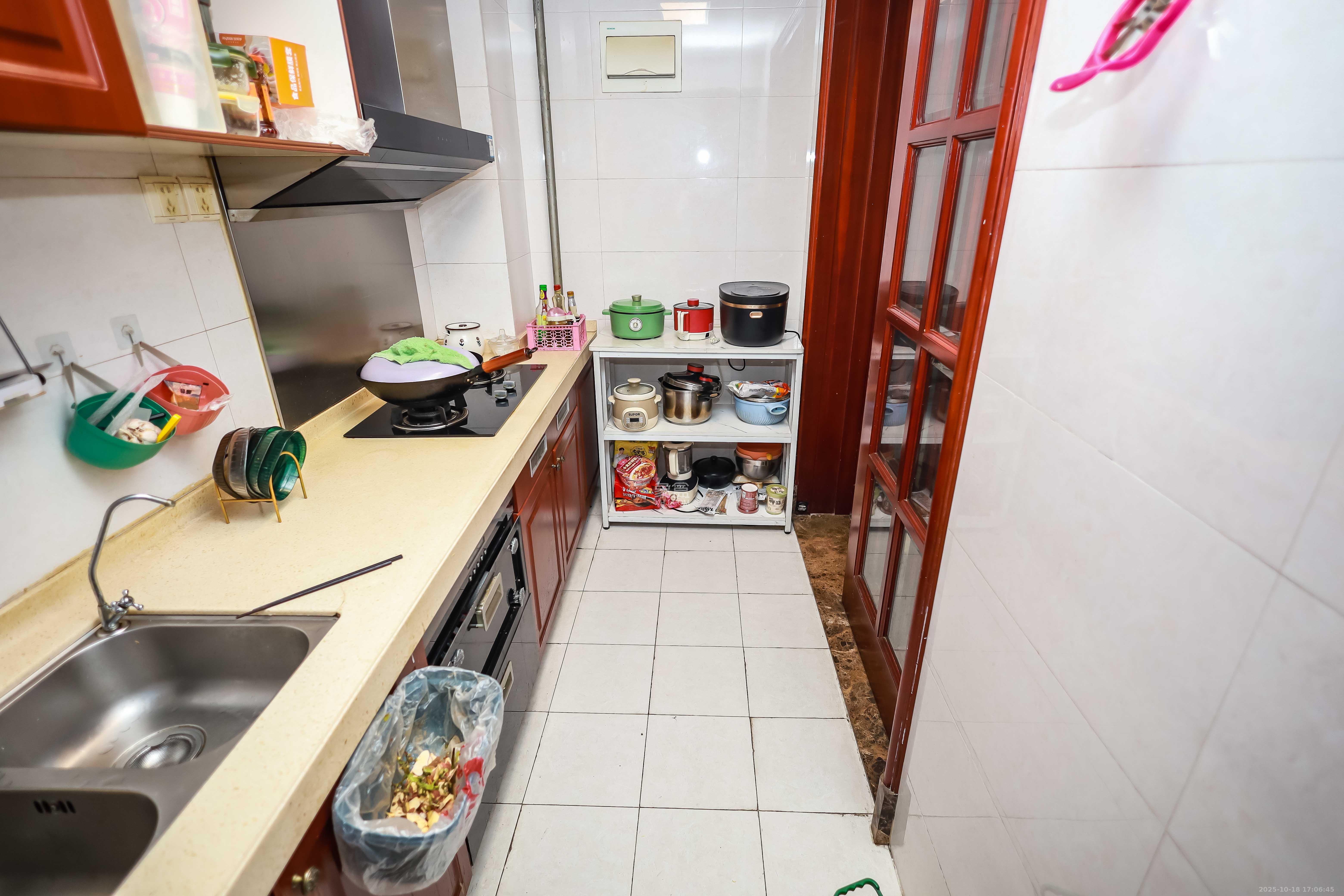 恒大华府  3室2厅1卫    118.0万厨房