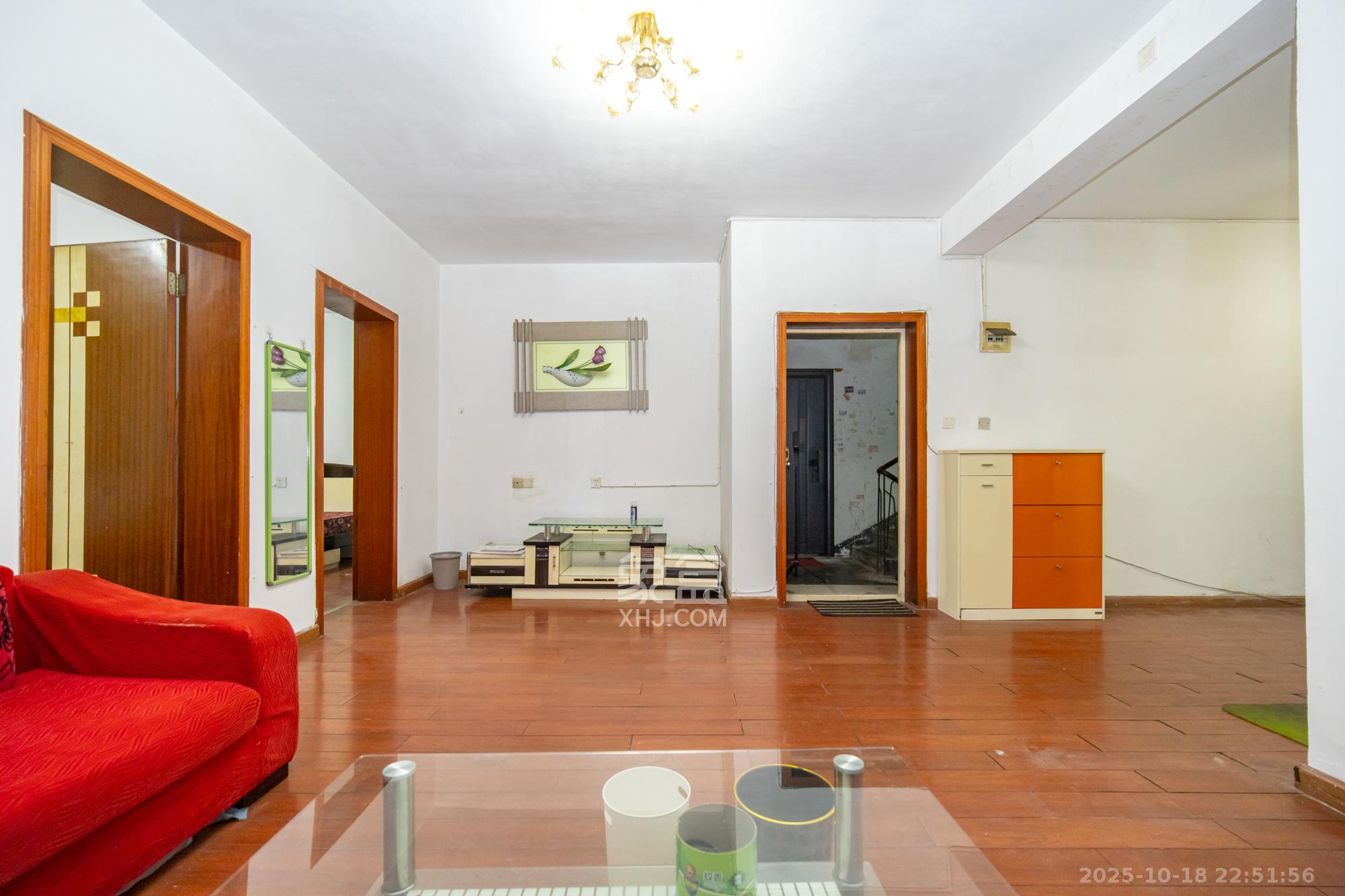 中南汽车世界  2室2厅1卫    30.0万客厅