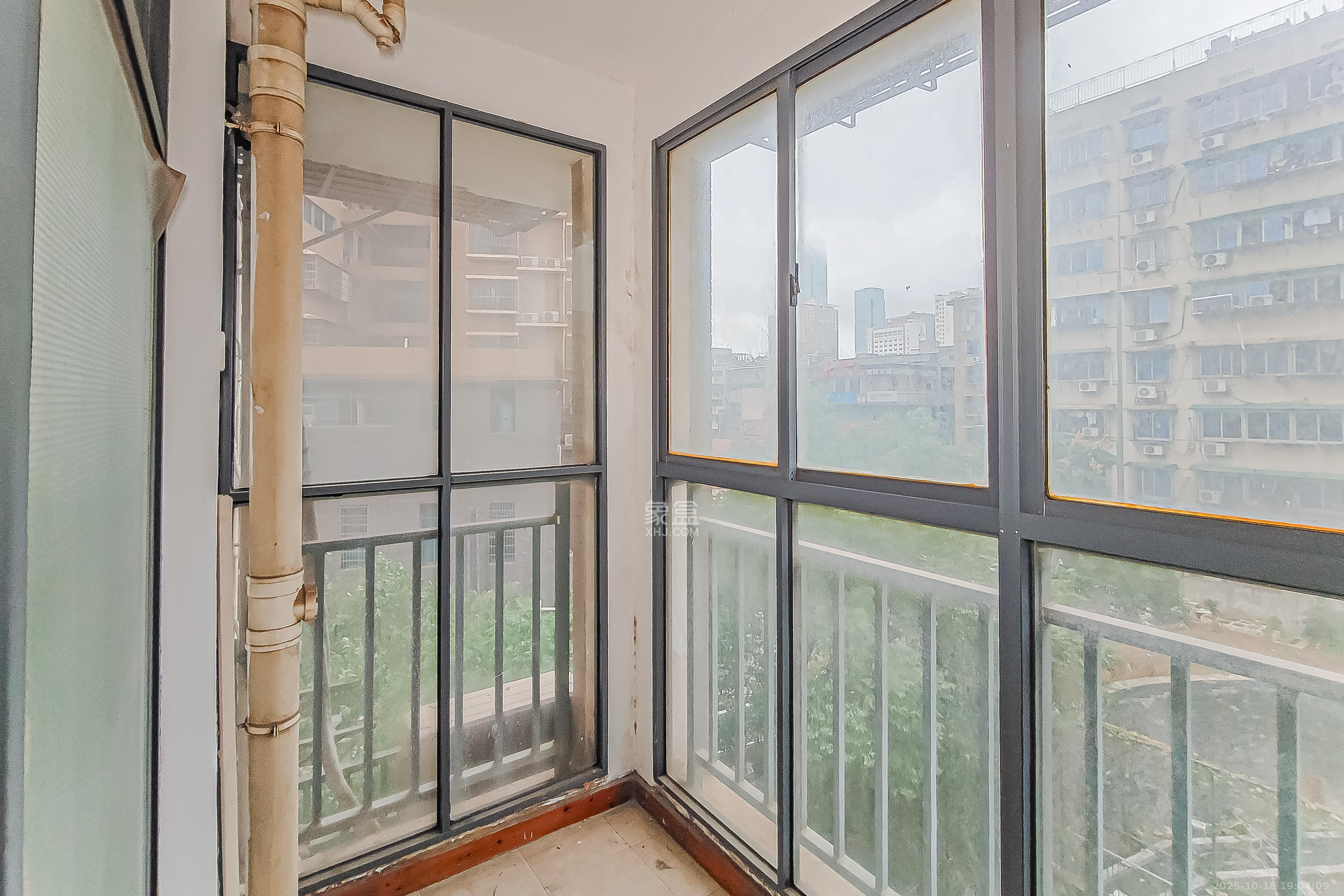 君庭金福苑  3室2厅1卫    65.0万阳台