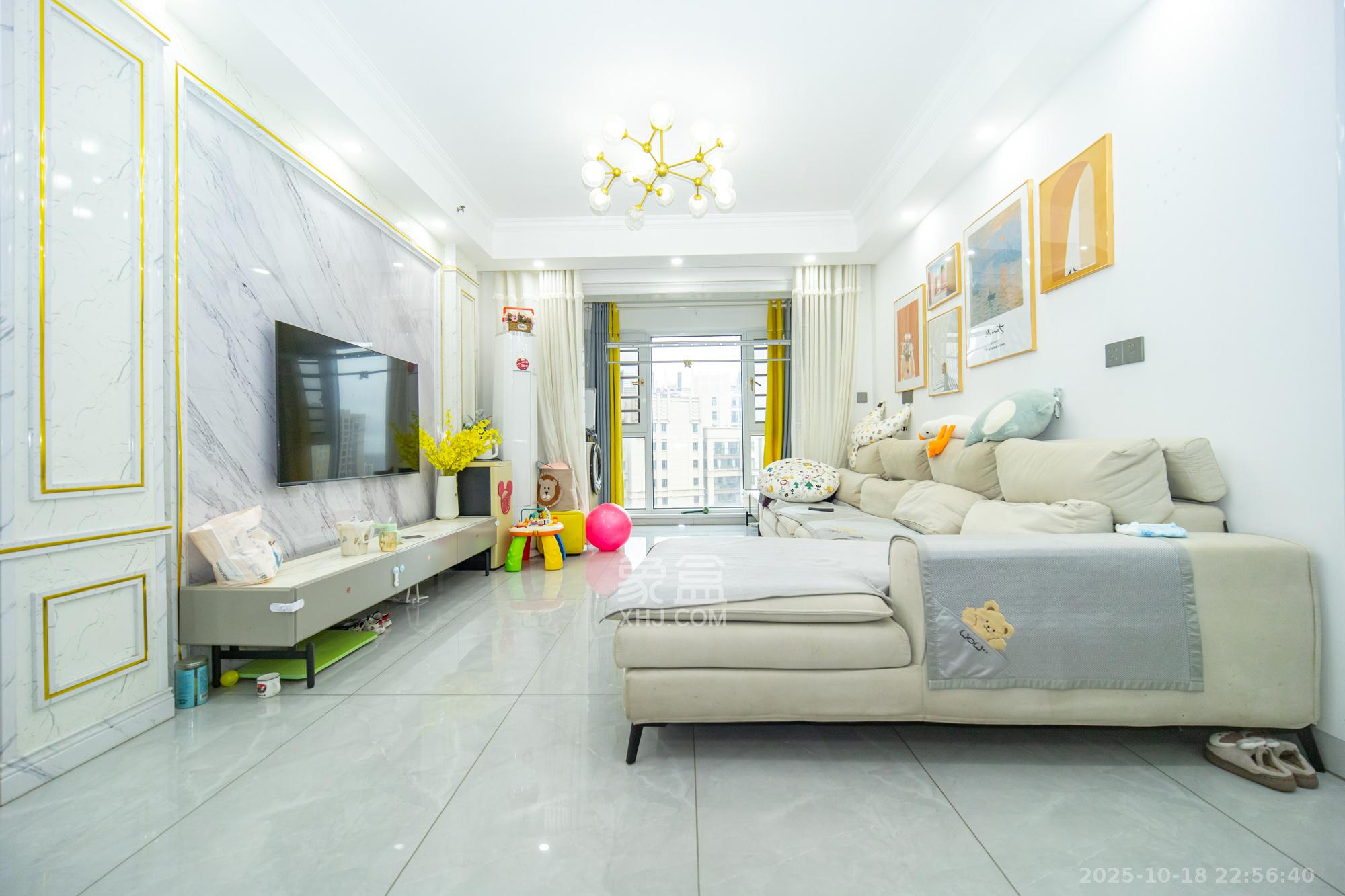 金科时代中心  3室1厅1卫    75.0万 金科时代中心  3室1厅1卫    75.0万客厅