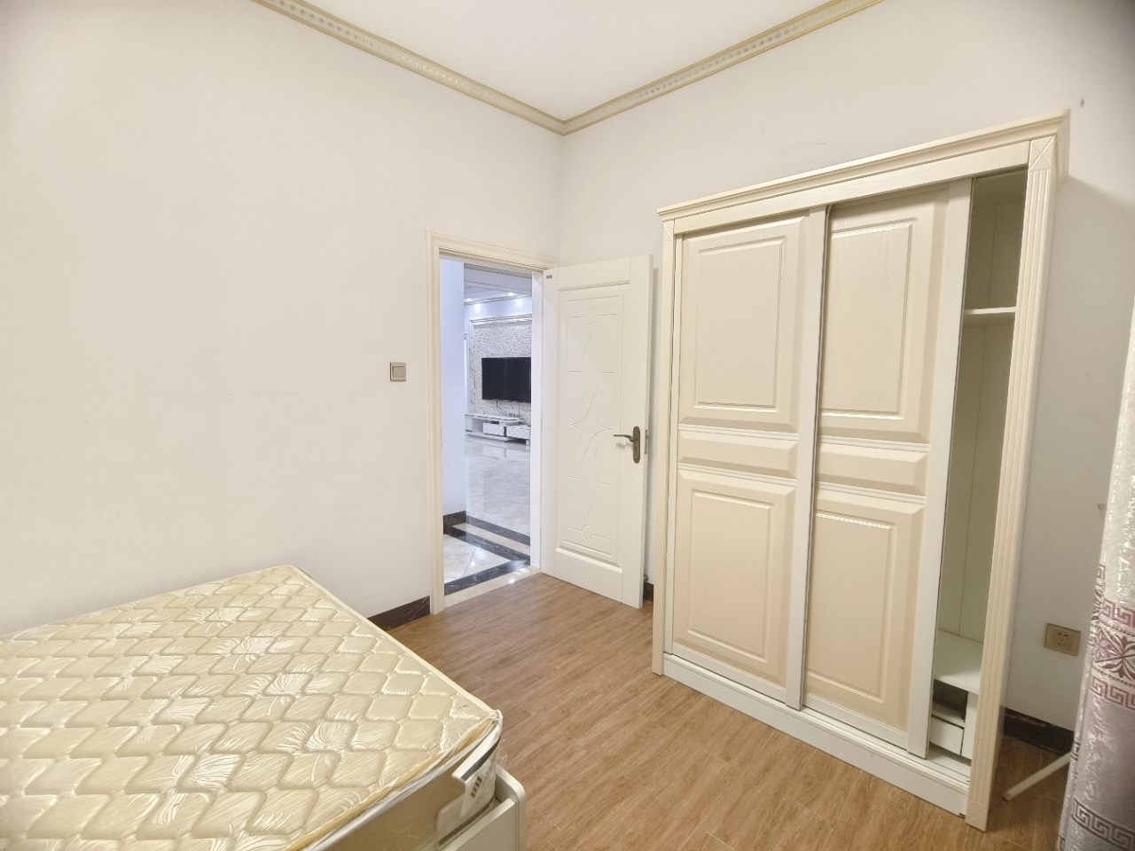 阳光巴洛克广场  3室2厅2卫    2500.0元/月室内图