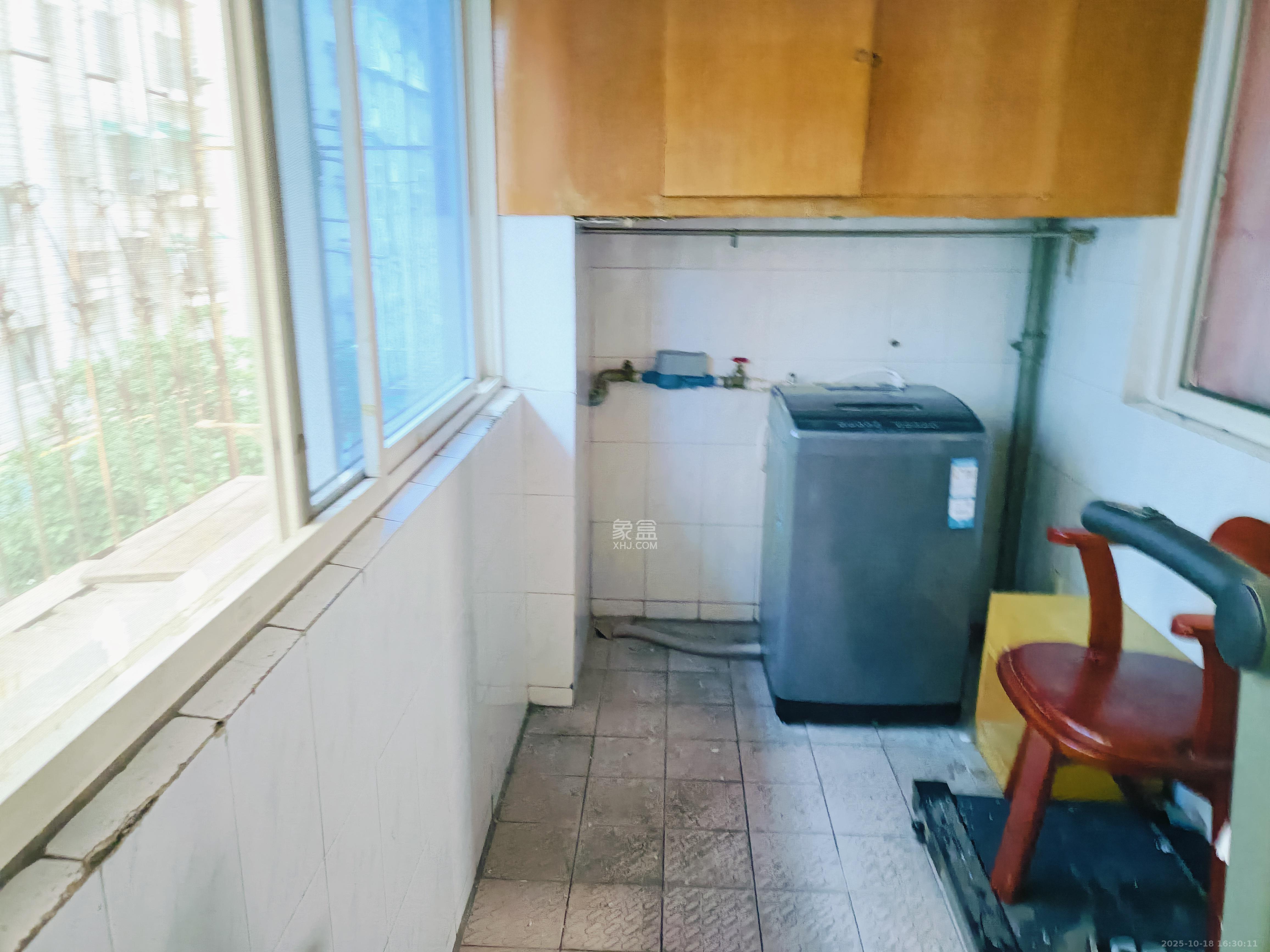 东风二村社区房  3室2厅1卫    2000.0元/月 东风二村社区房  3室2厅1卫    2000.0元/月室内图