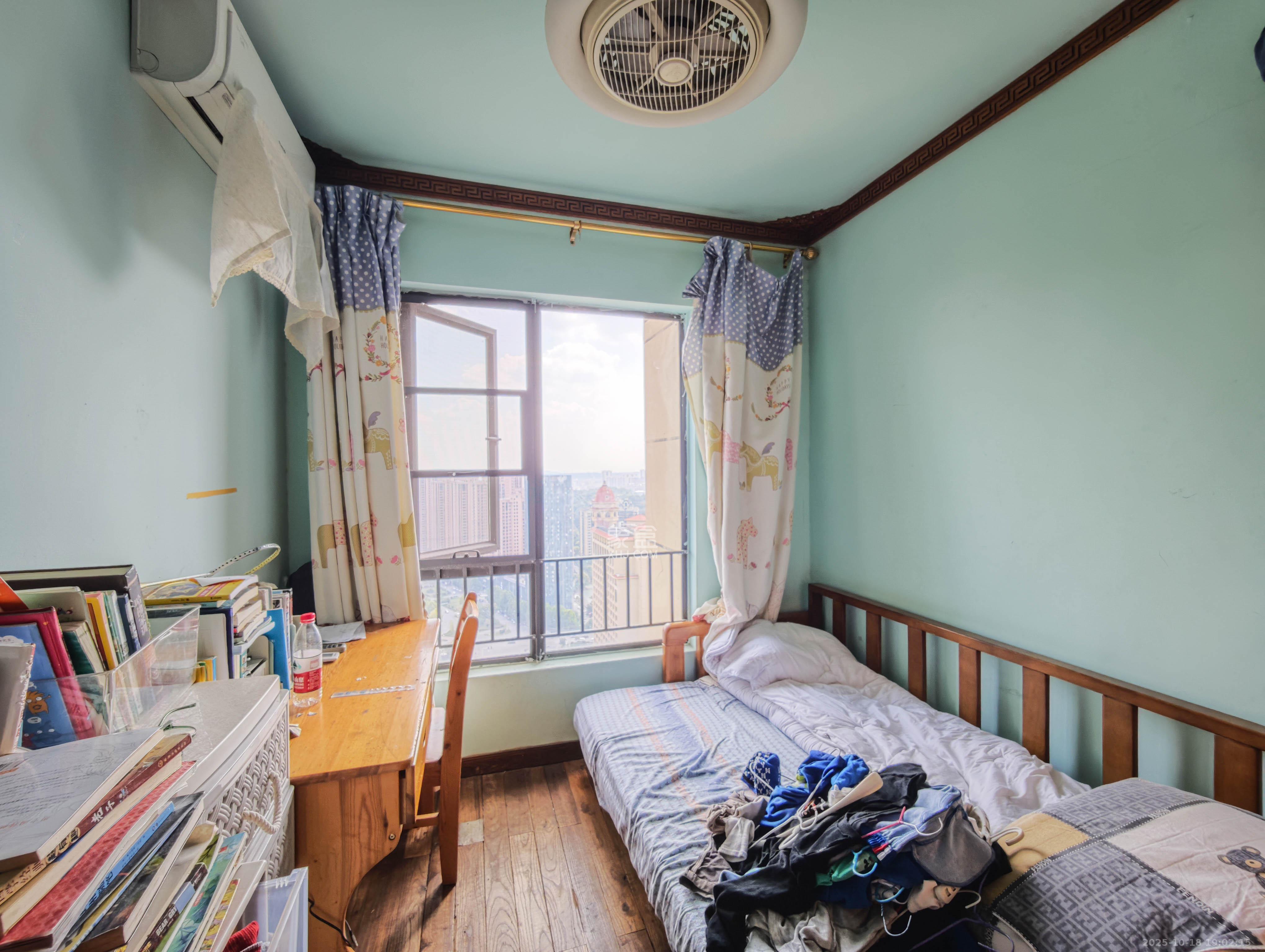 保利城（中航城国际社区、郡原美村）  4室2厅2卫    80.0万其他