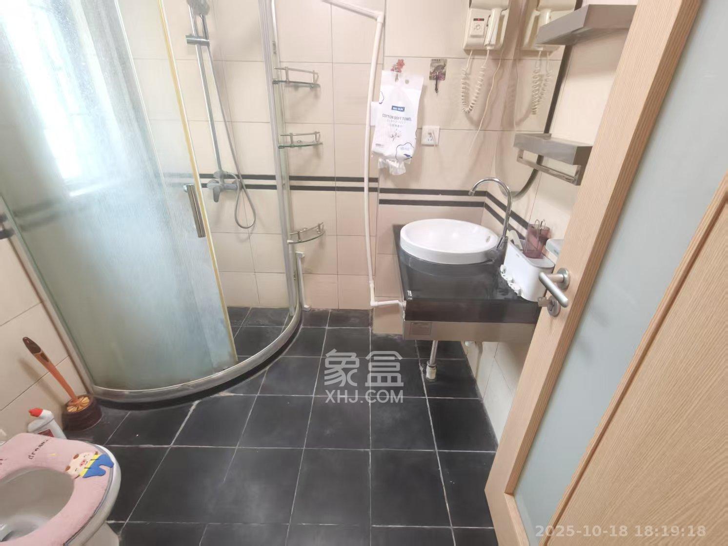 保利花园  3室2厅2卫    2500.0元/月 保利花园  3室2厅2卫    2500.0元/月室内图