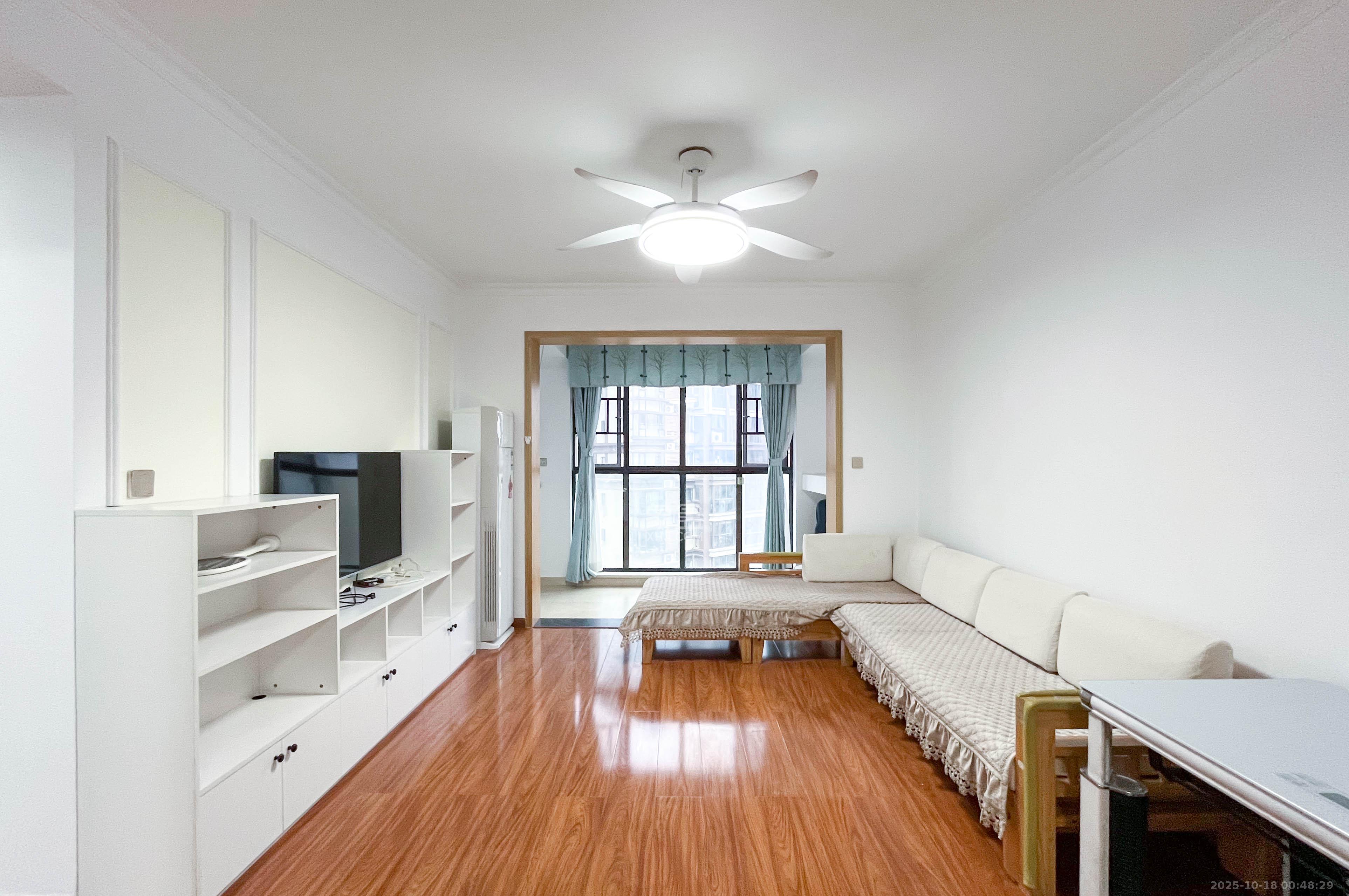 高信向日葵 3室2厅2卫 97.0万 高信向日葵 3室2厅2卫 97.0万客厅