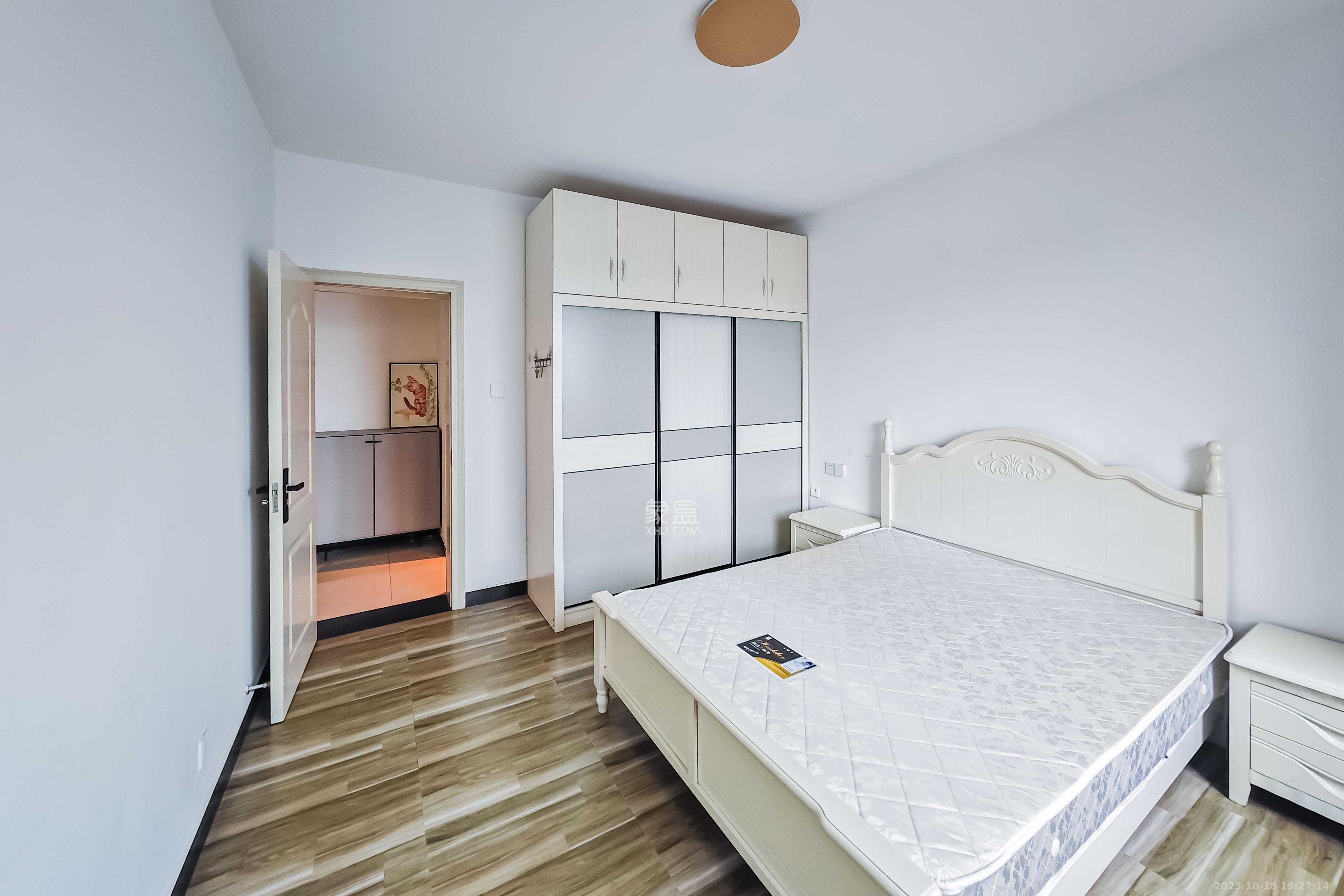 半山壹号  2室2厅2卫    90.0万卧室