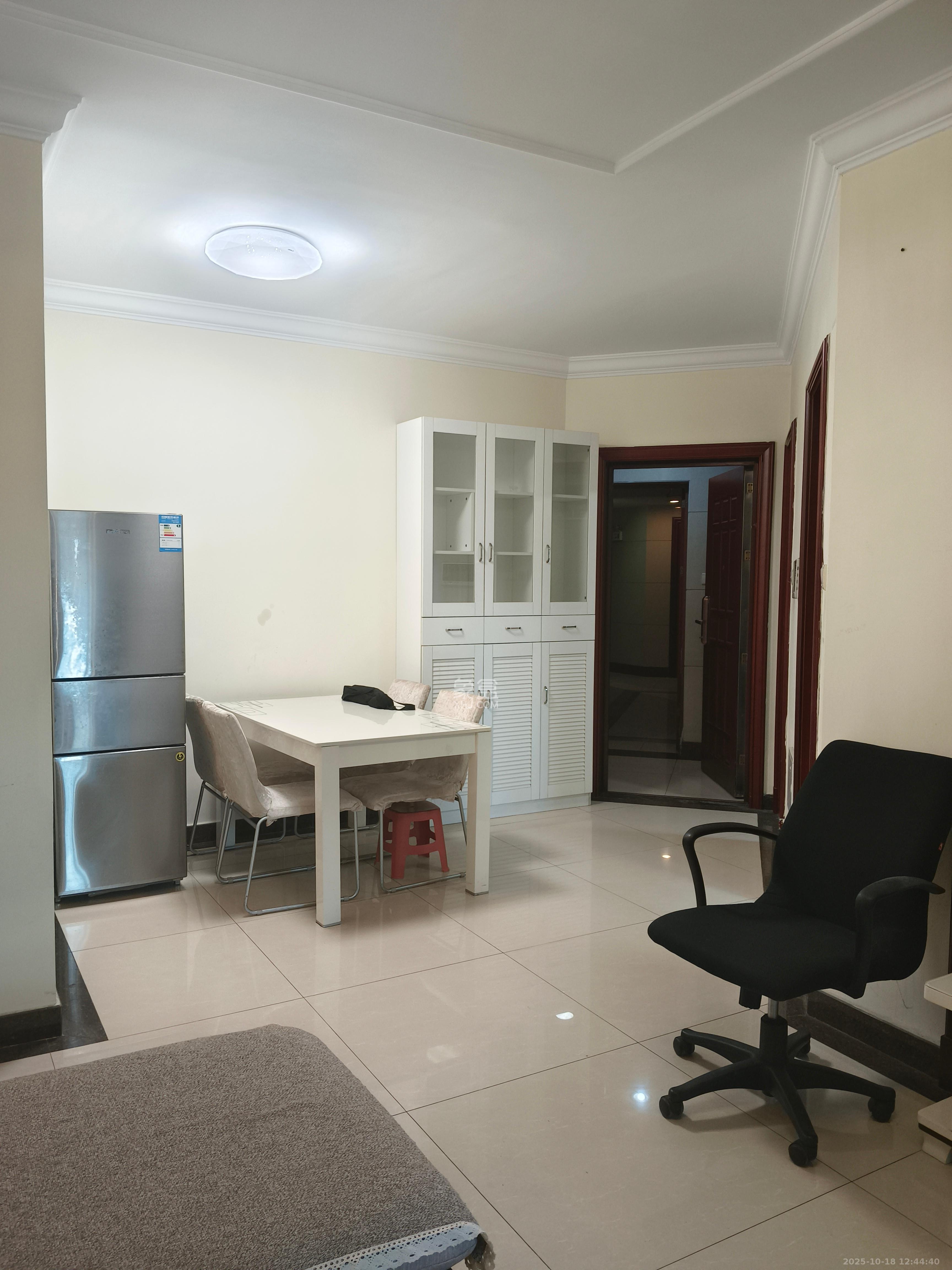 恒大雅苑 2室2厅1卫 2300.0元/月 恒大雅苑 2室2厅1卫 2300.0元/月室内图