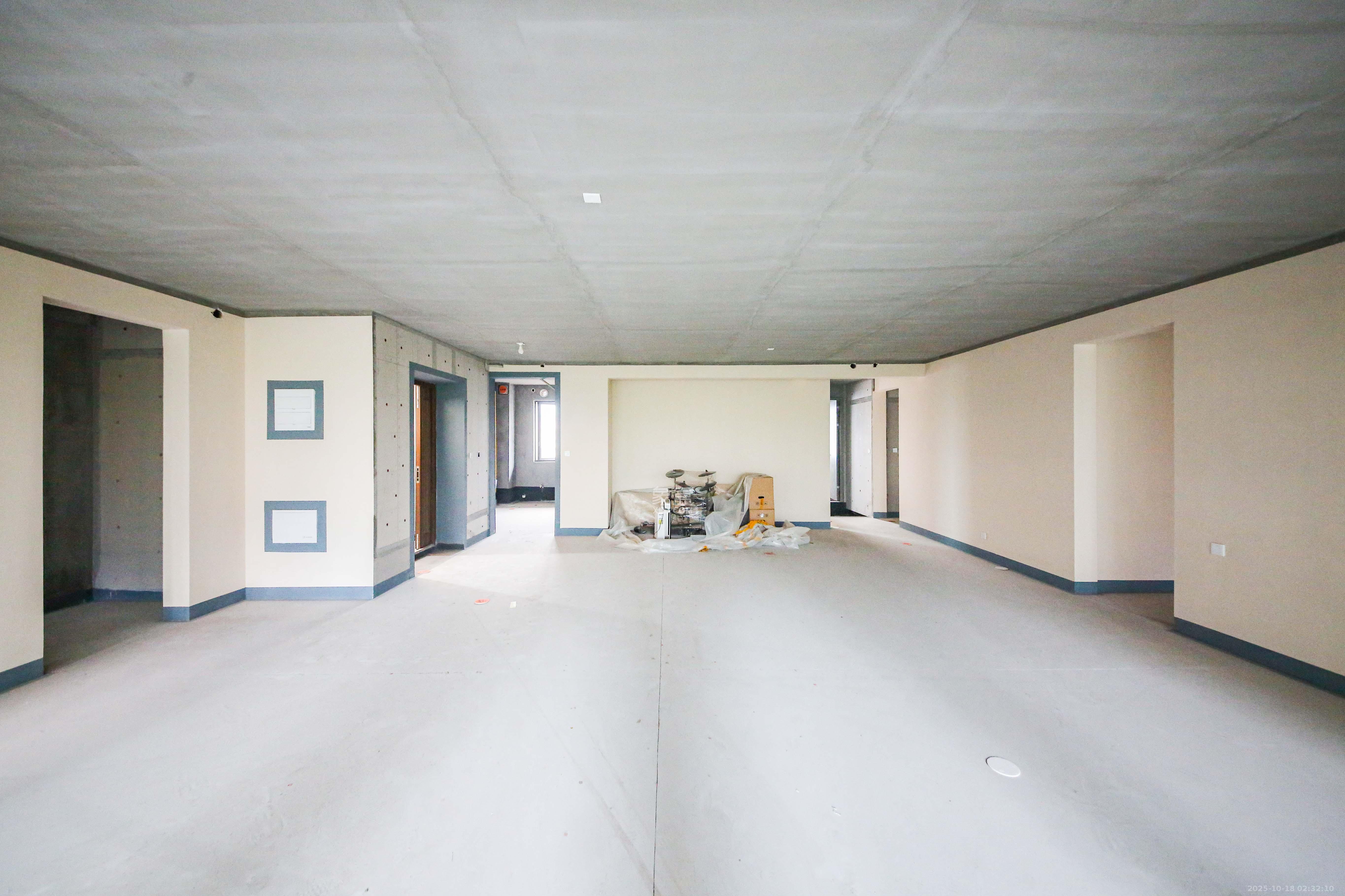 长沙润府A区  4室2厅2卫    349.0万客厅