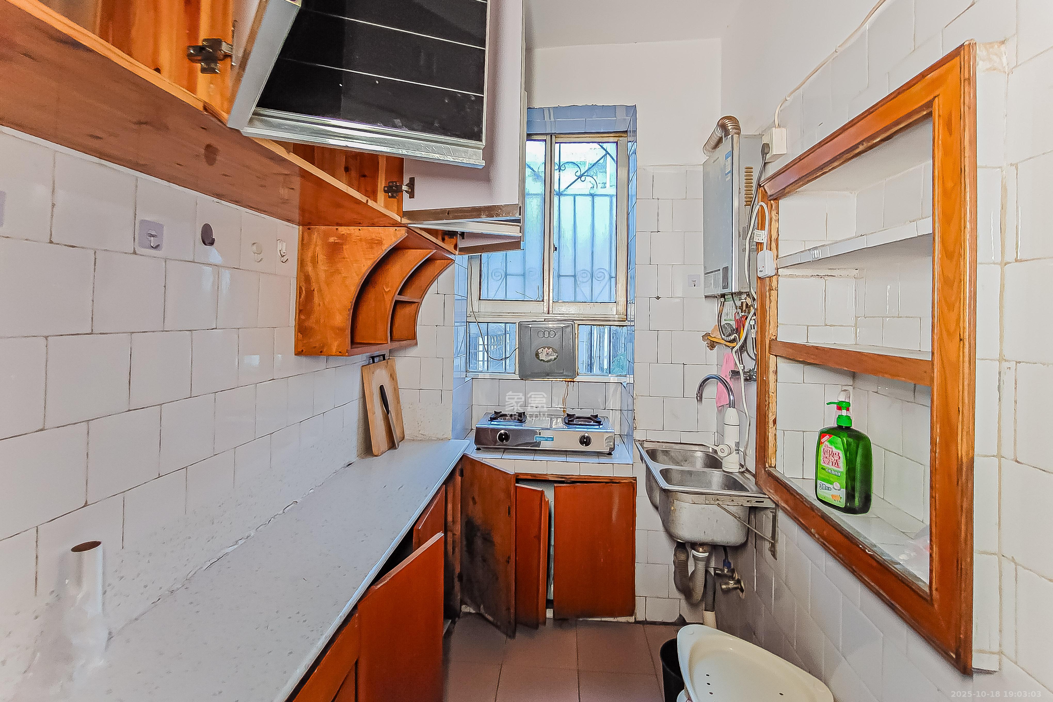 城南中路公安局宿舍  3室1厅2卫    37.0万 城南中路公安局宿舍  3室1厅2卫    37.0万厨房