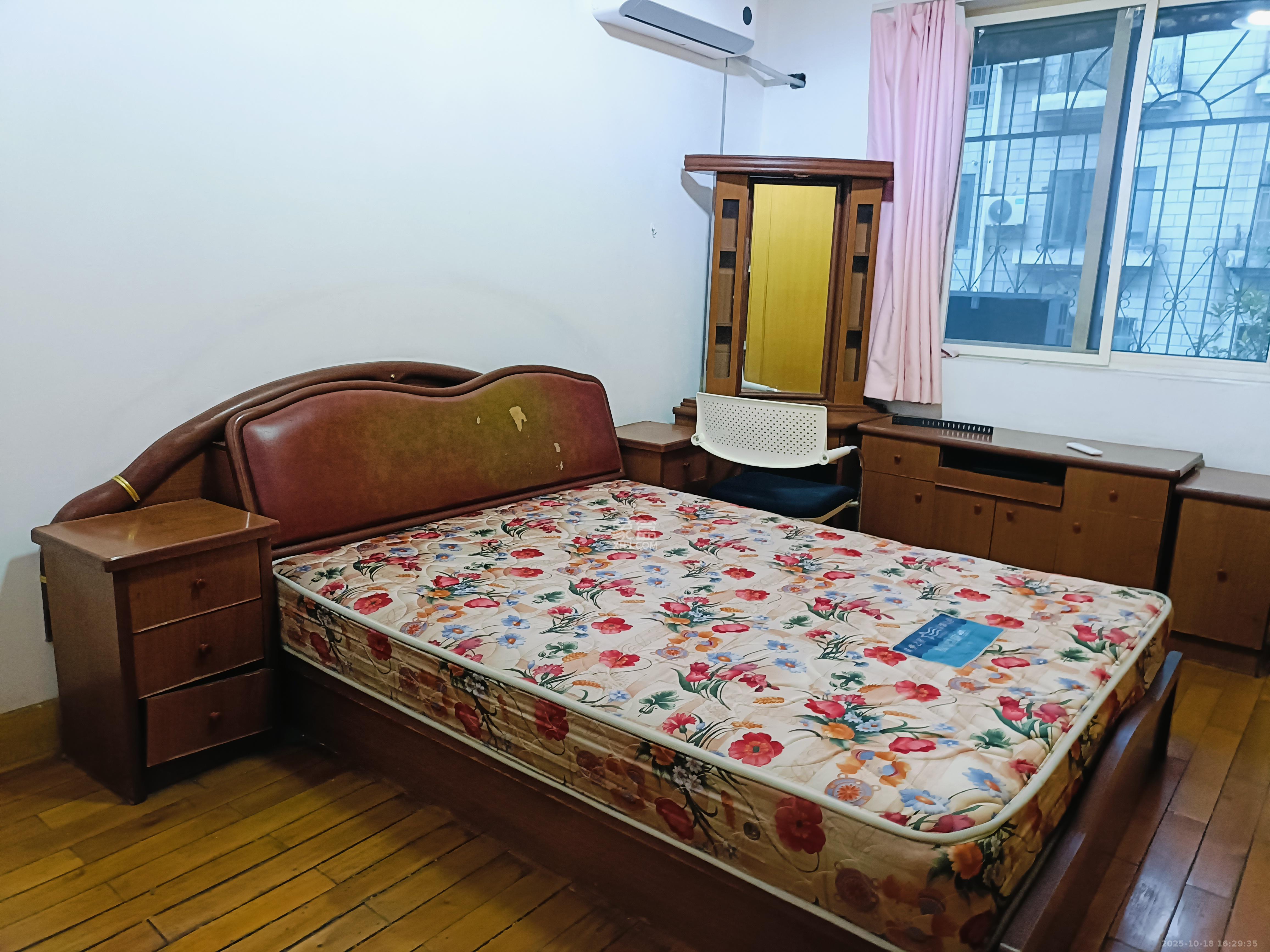 东风二村社区房  3室2厅1卫    2000.0元/月室内图