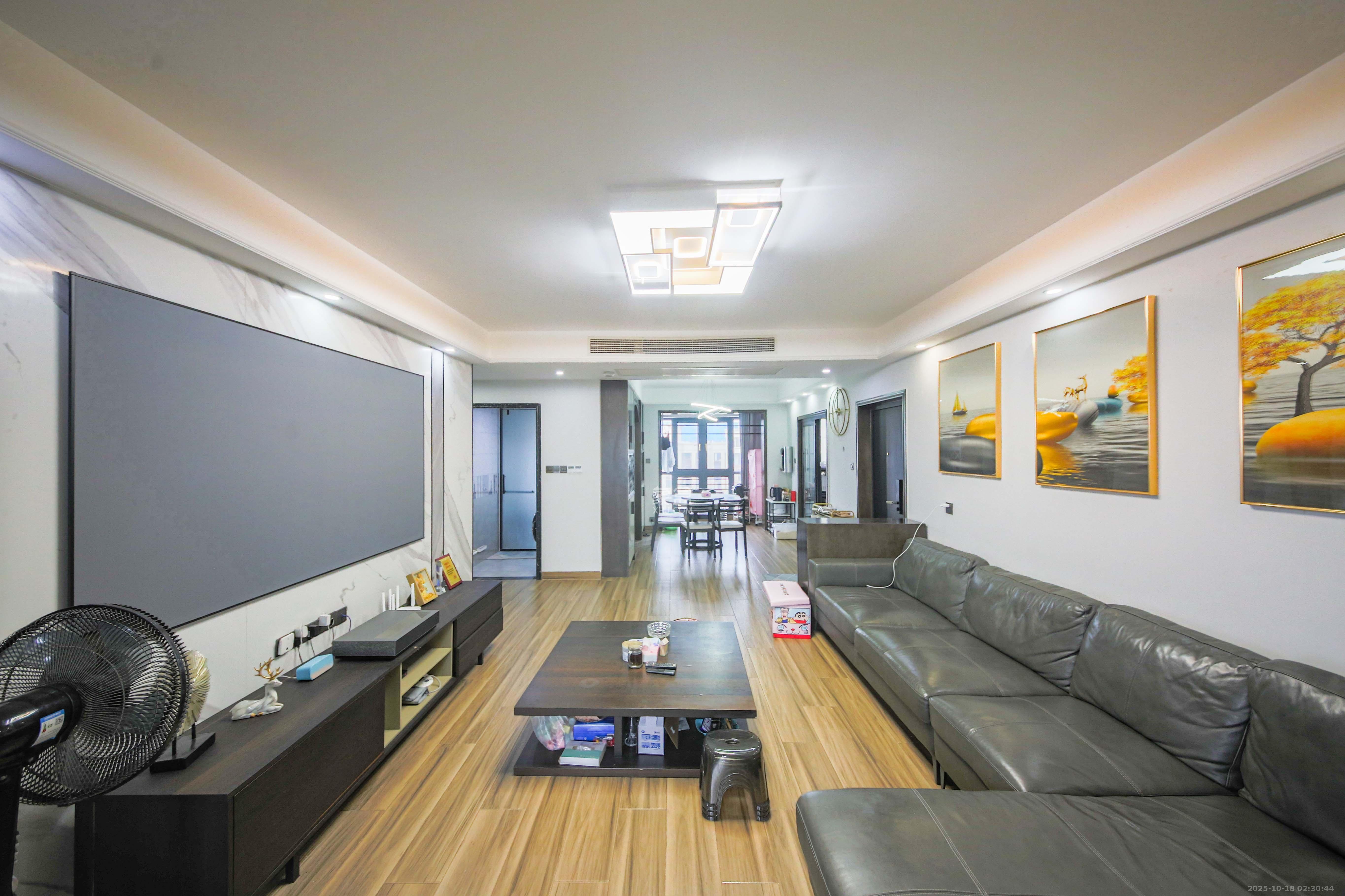 克拉美丽山庄(晟领国际)  4室2厅2卫    138.0万 克拉美丽山庄(晟领国际)  4室2厅2卫    138.0万客厅