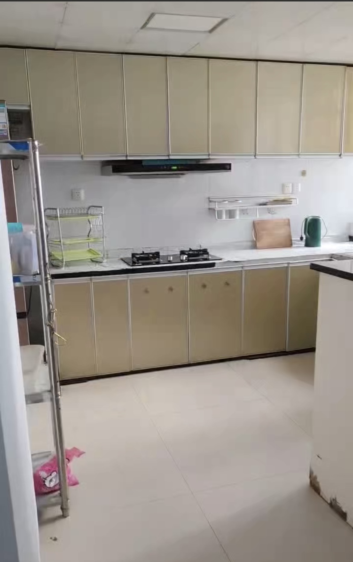 颐海园  3室2厅2卫    2300.0元/月室内图