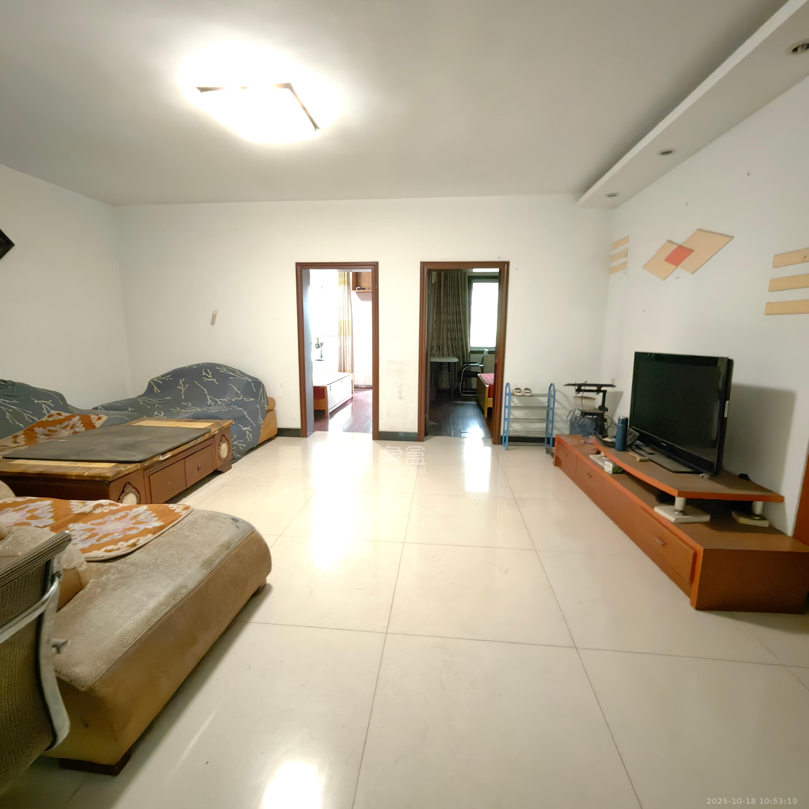 中南汽车世界  3室2厅1卫    1500.0元/月室内图