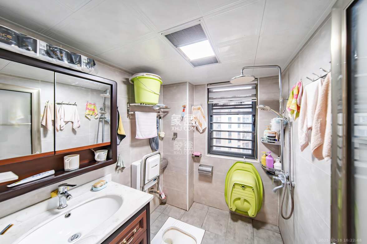 湘熙水郡(观澜海赋家园) 4室2厅2卫 180.0万 湘熙水郡(观澜海赋家园) 4室2厅2卫 180.0万卫生间