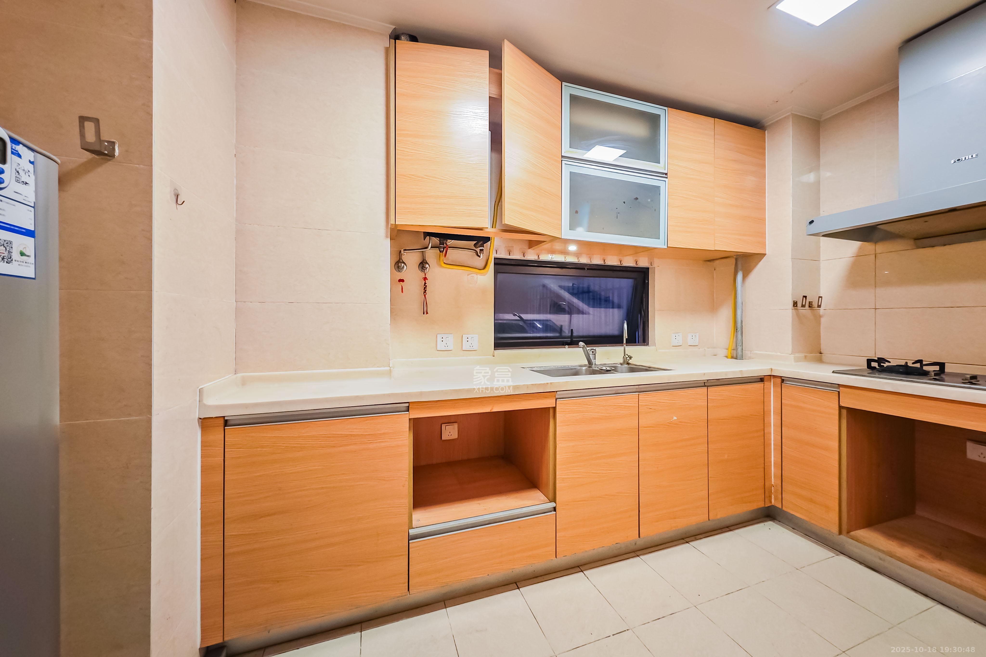 旭辉国际广场（永升商业广场）  3室2厅2卫    108.0万厨房