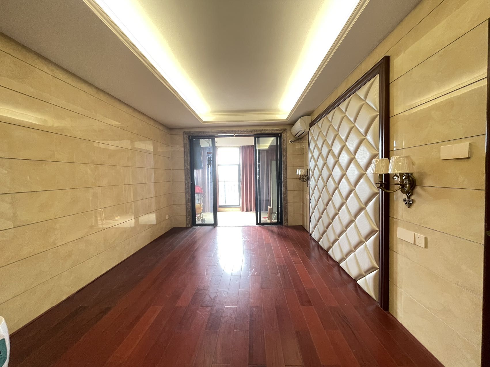 环强御景湾 4室2厅2卫 5800.0元/月 环强御景湾 4室2厅2卫 5800.0元/月室内图