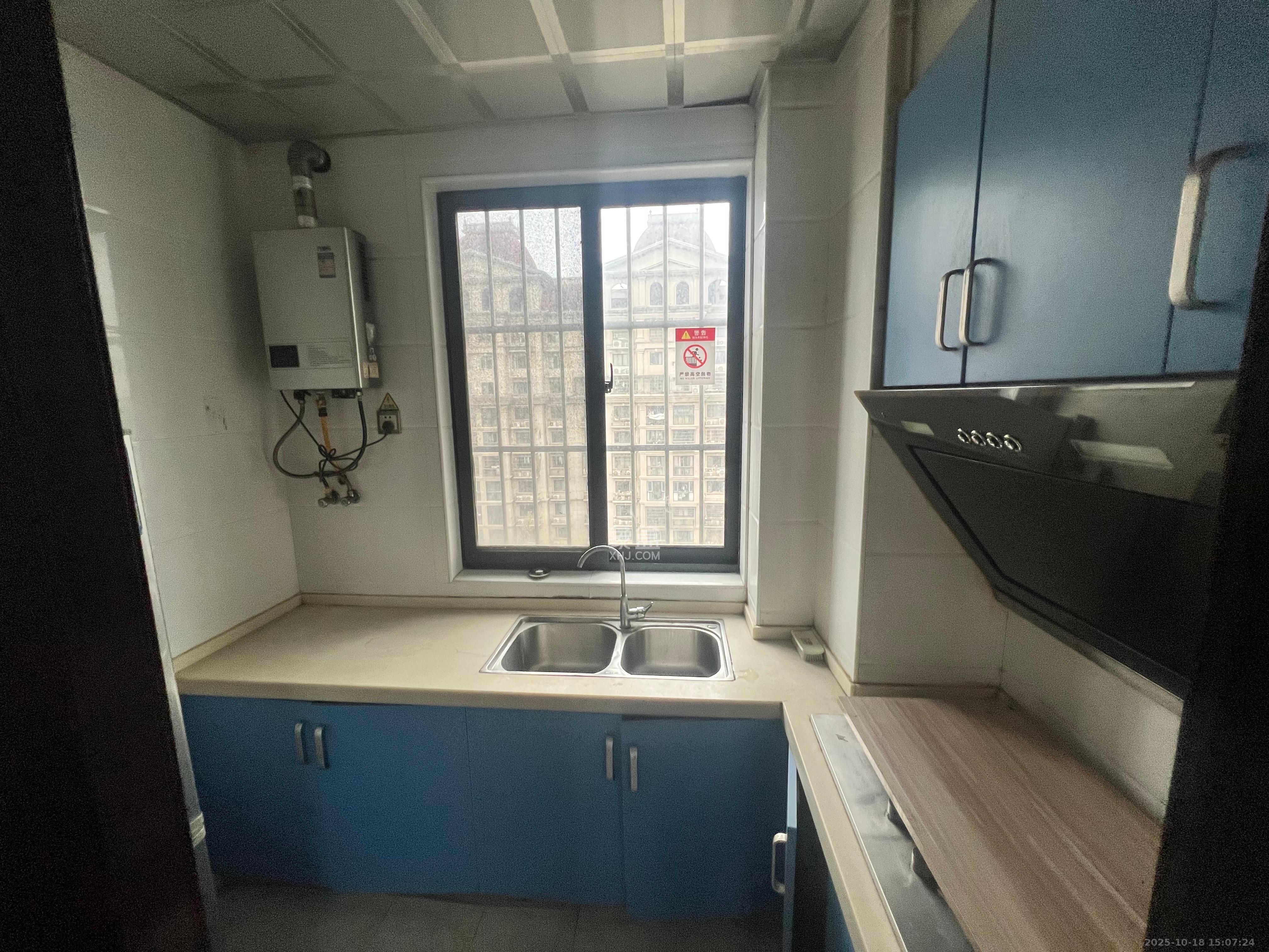 阳光锦城  3室2厅1卫    2800.0元/月室内图