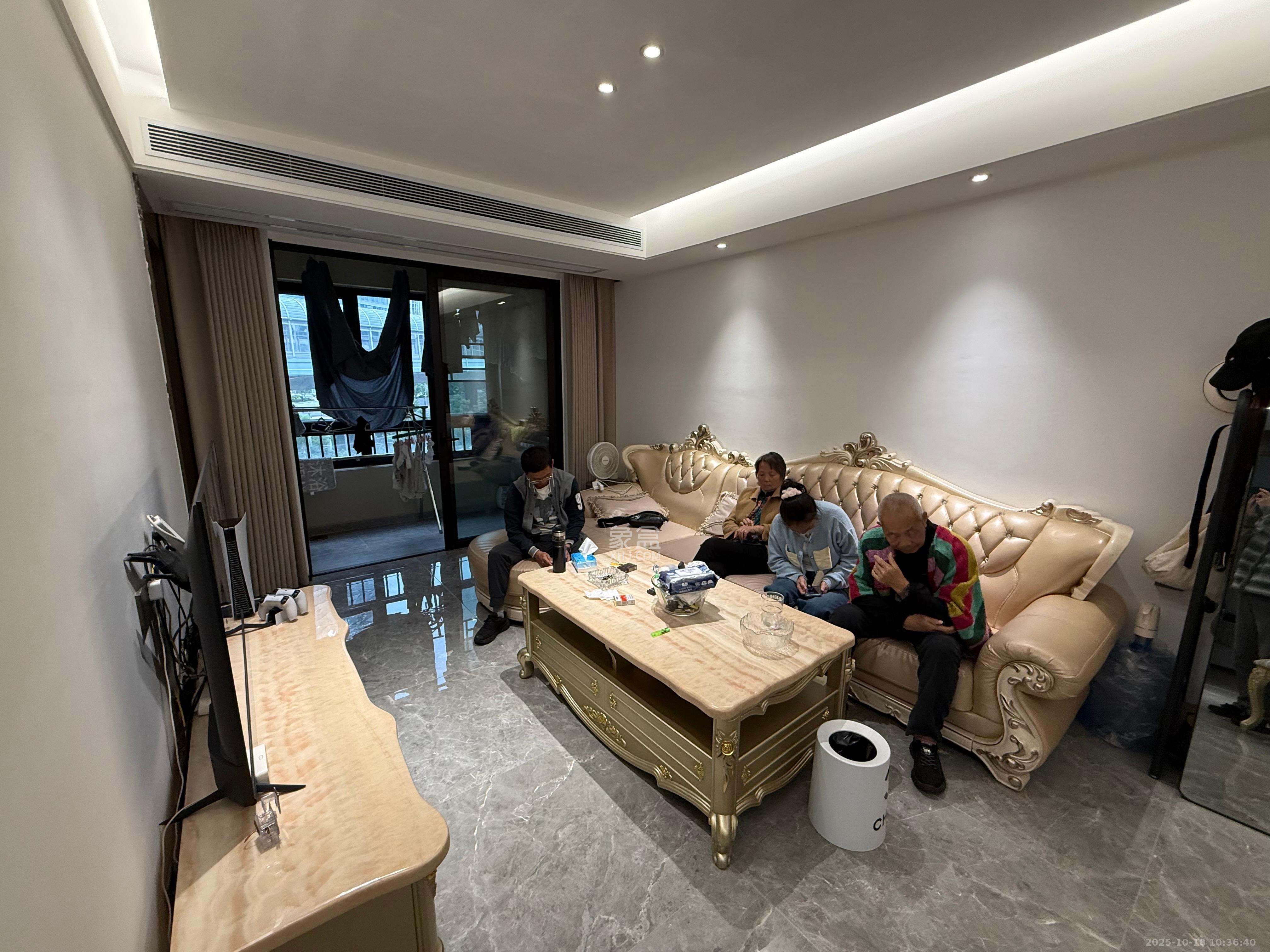 万科滨河道  3室2厅2卫    2700.0元/月室内图