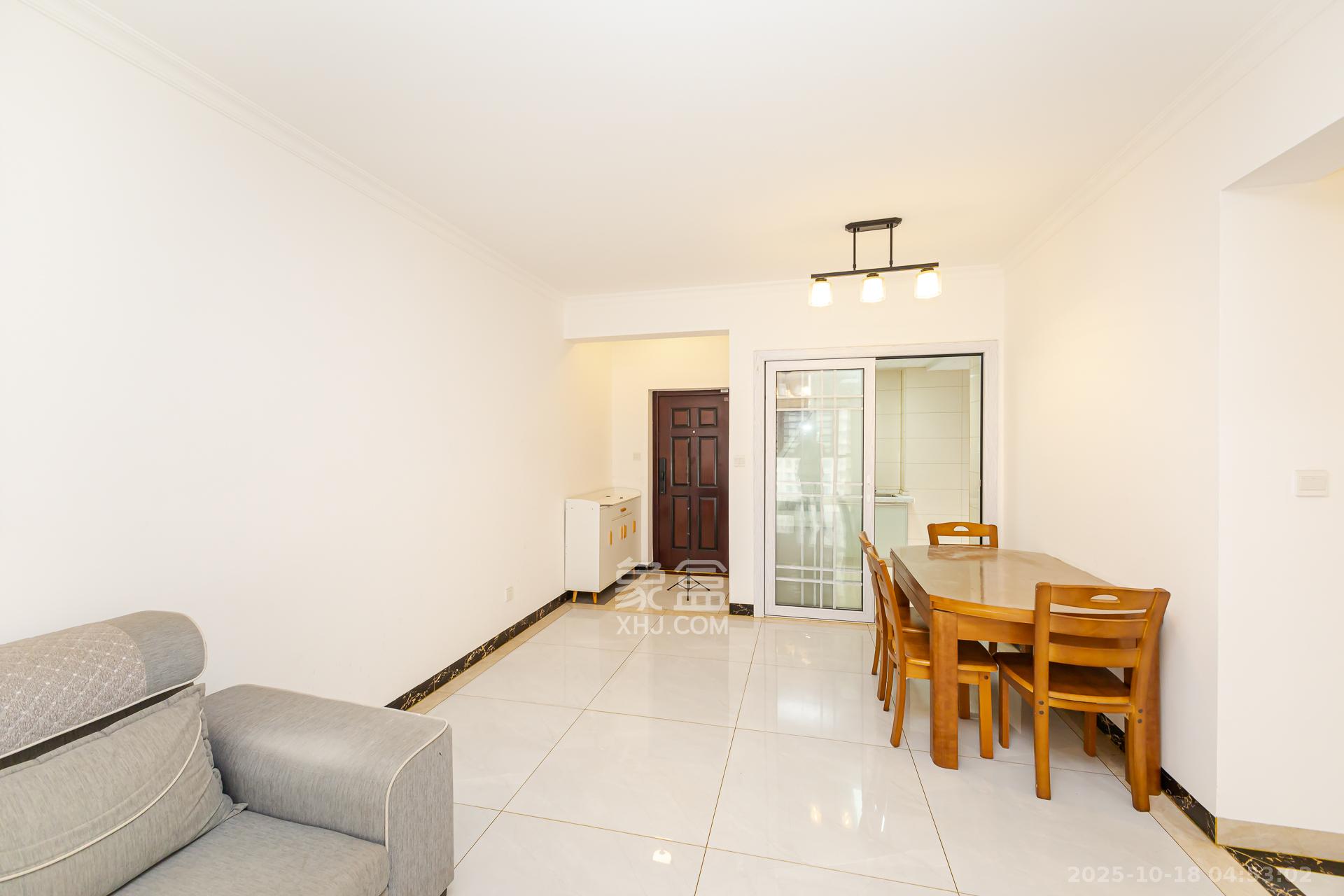 勤诚达境界城  3室2厅2卫    85.0万客厅