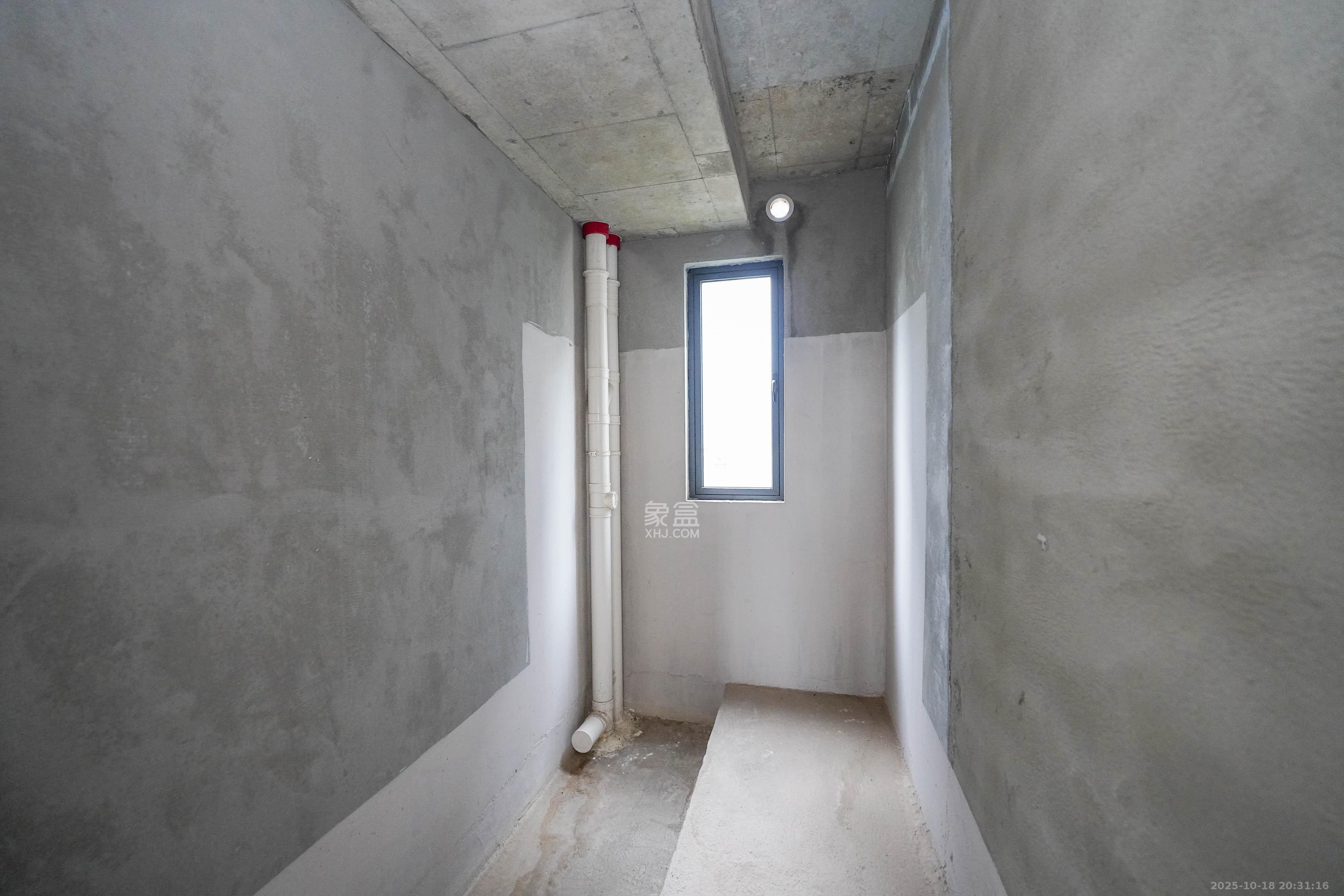 旭辉雨金广场  4室2厅2卫    121.8万卫生间