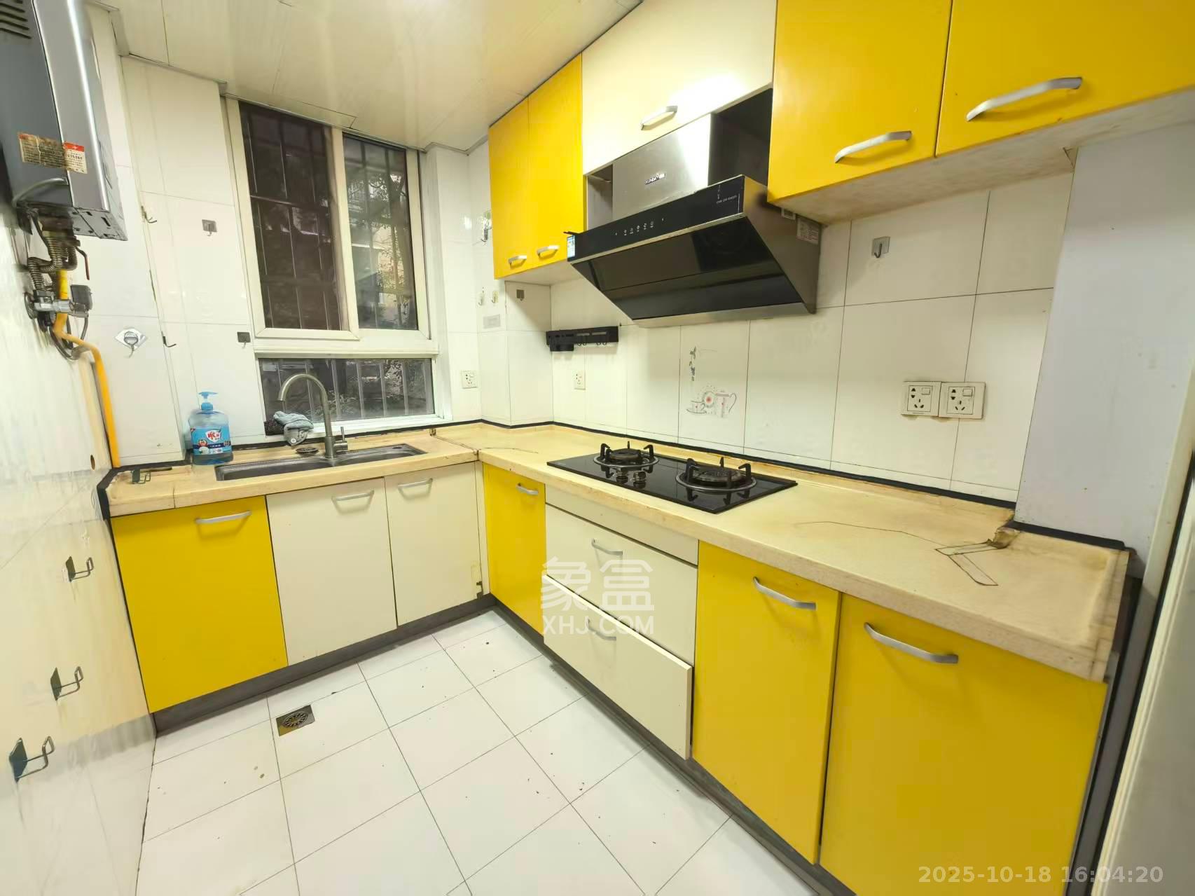 龙吉湾小区(龙瑞尚苑) 3室2厅1卫 1800.0元/月 龙吉湾小区(龙瑞尚苑) 3室2厅1卫 1800.0元/月室内图