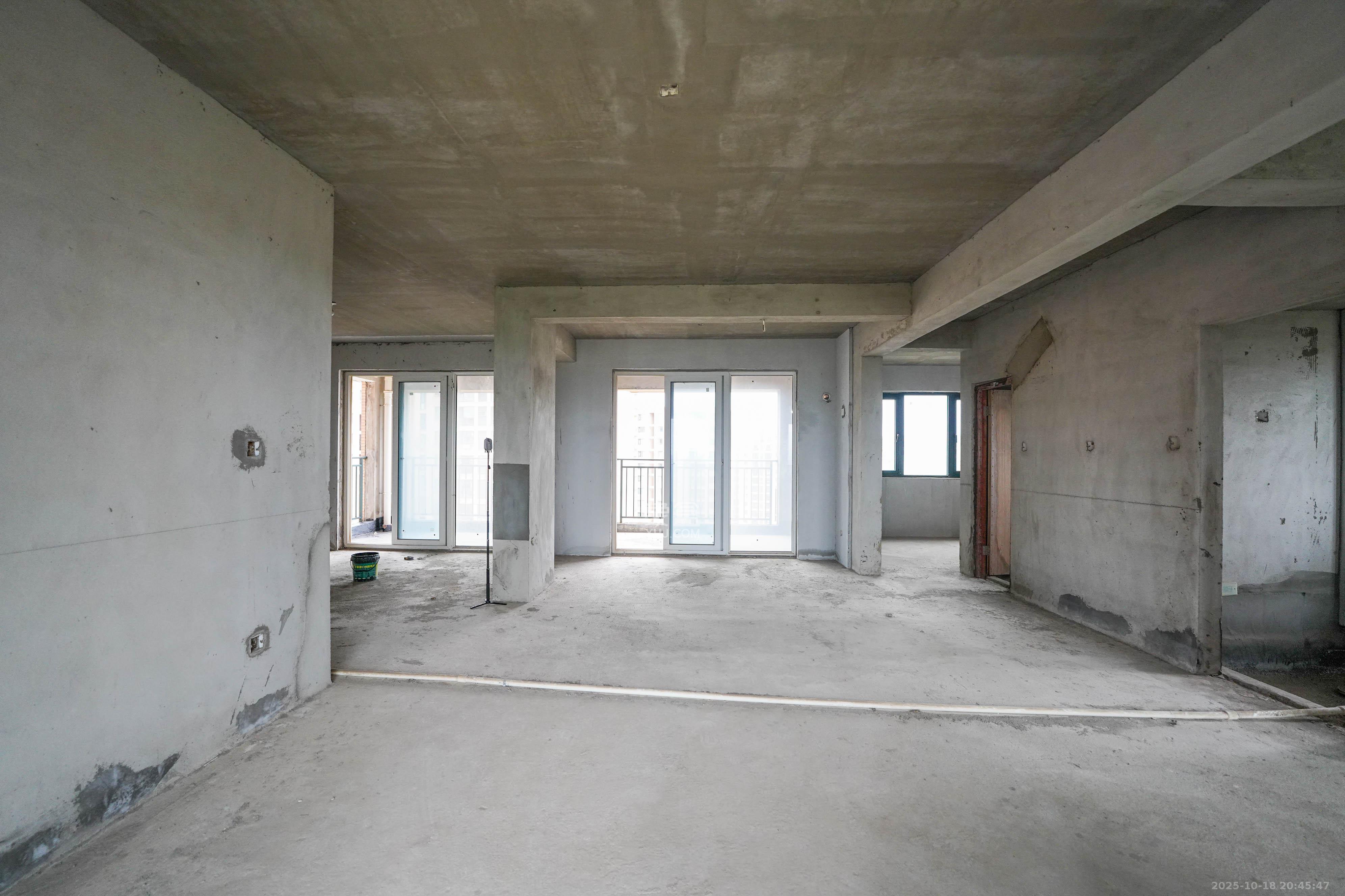 丽发新城  3室2厅2卫    85.0万