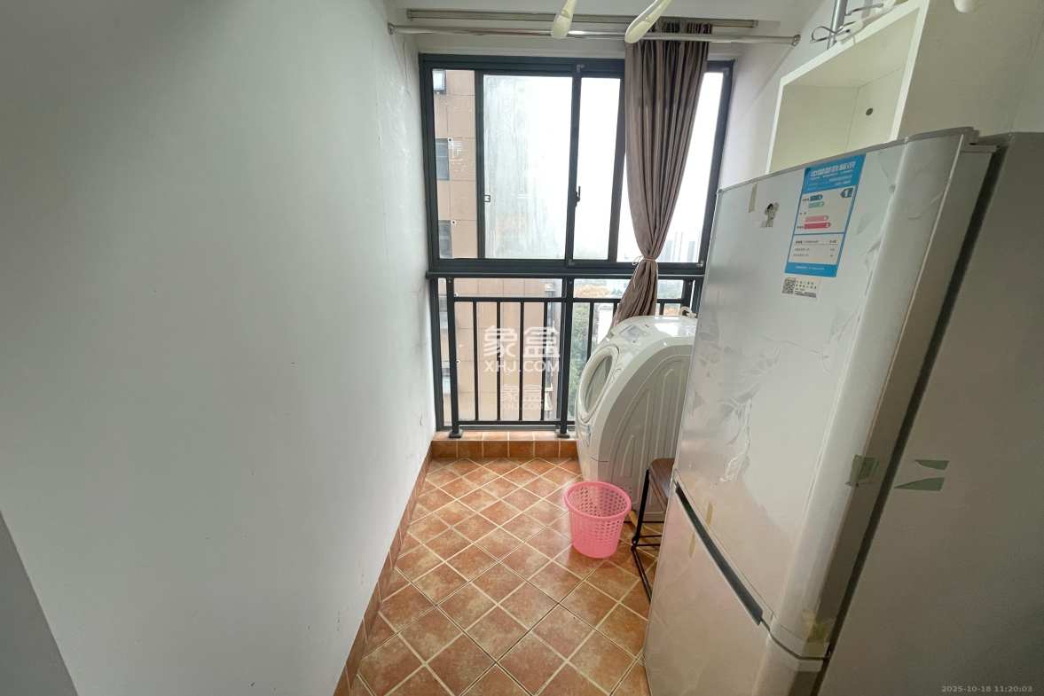 地华梅溪湖畔  1室1厅1卫    1900.0元/月 地华梅溪湖畔  1室1厅1卫    1900.0元/月室内图