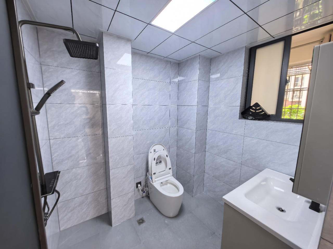 宝泰温泉花园  1室2厅1卫    126.0万 宝泰温泉花园  1室2厅1卫    126.0万室内图