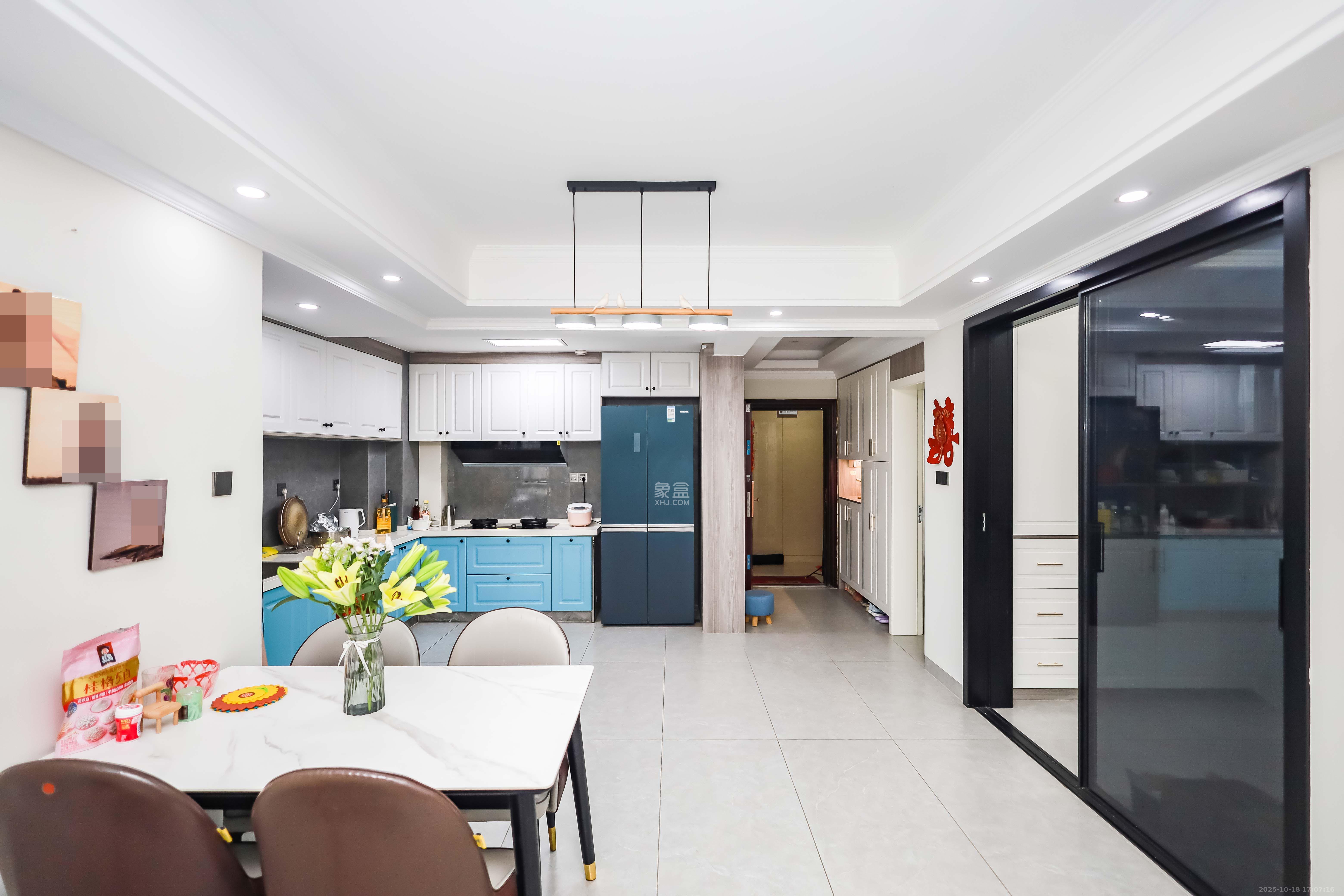 长房云时代  3室2厅1卫    88.0万客厅