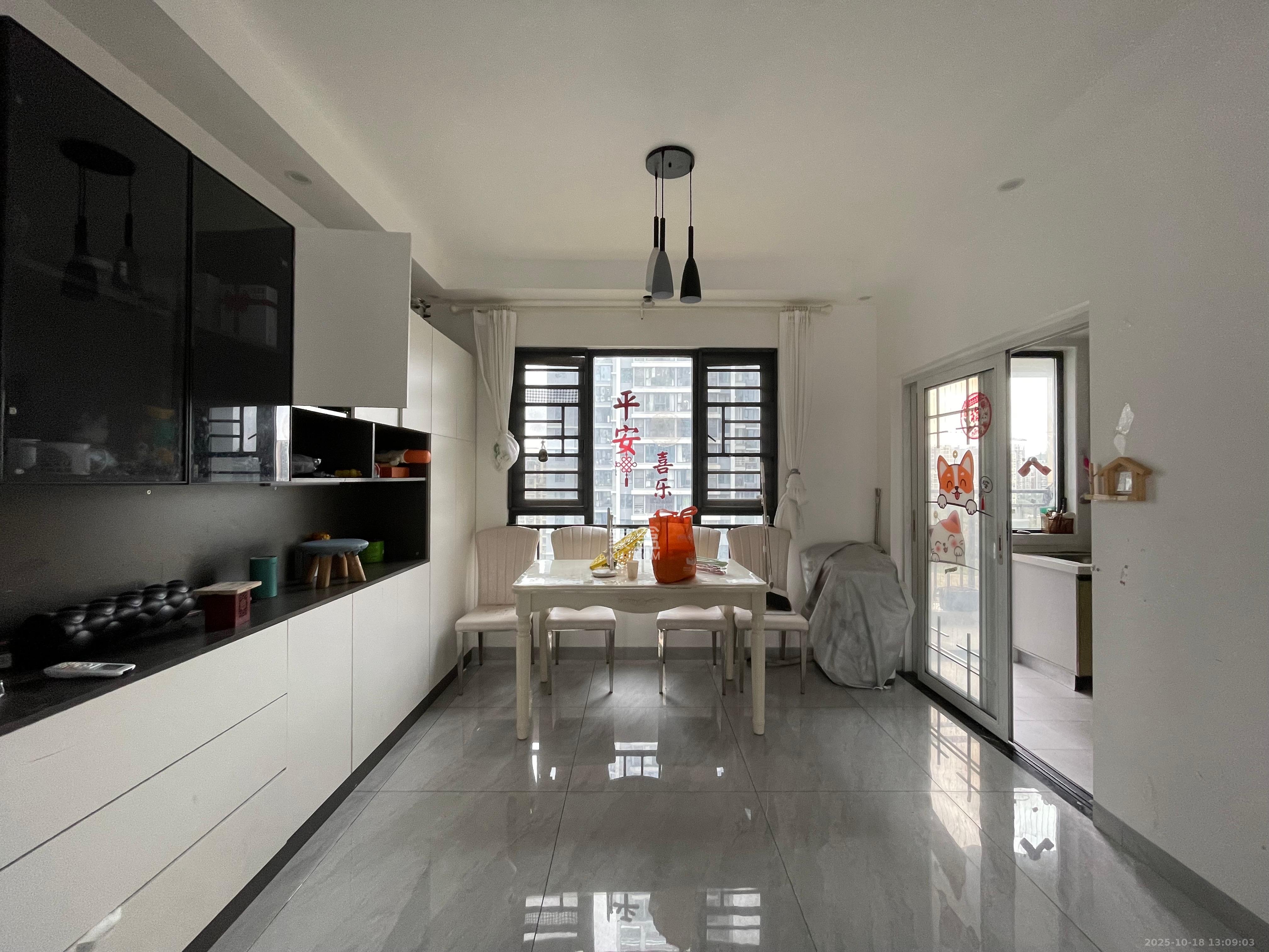 蔷薇国际  4室2厅2卫    3000.0元/月室内图