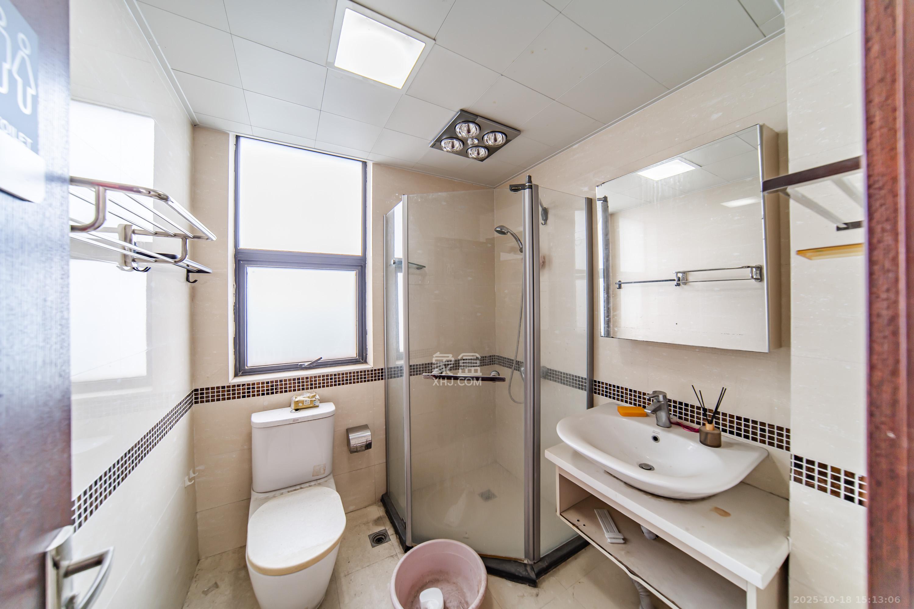 阳光100三期  2室2厅1卫    2000.0元/月室内图