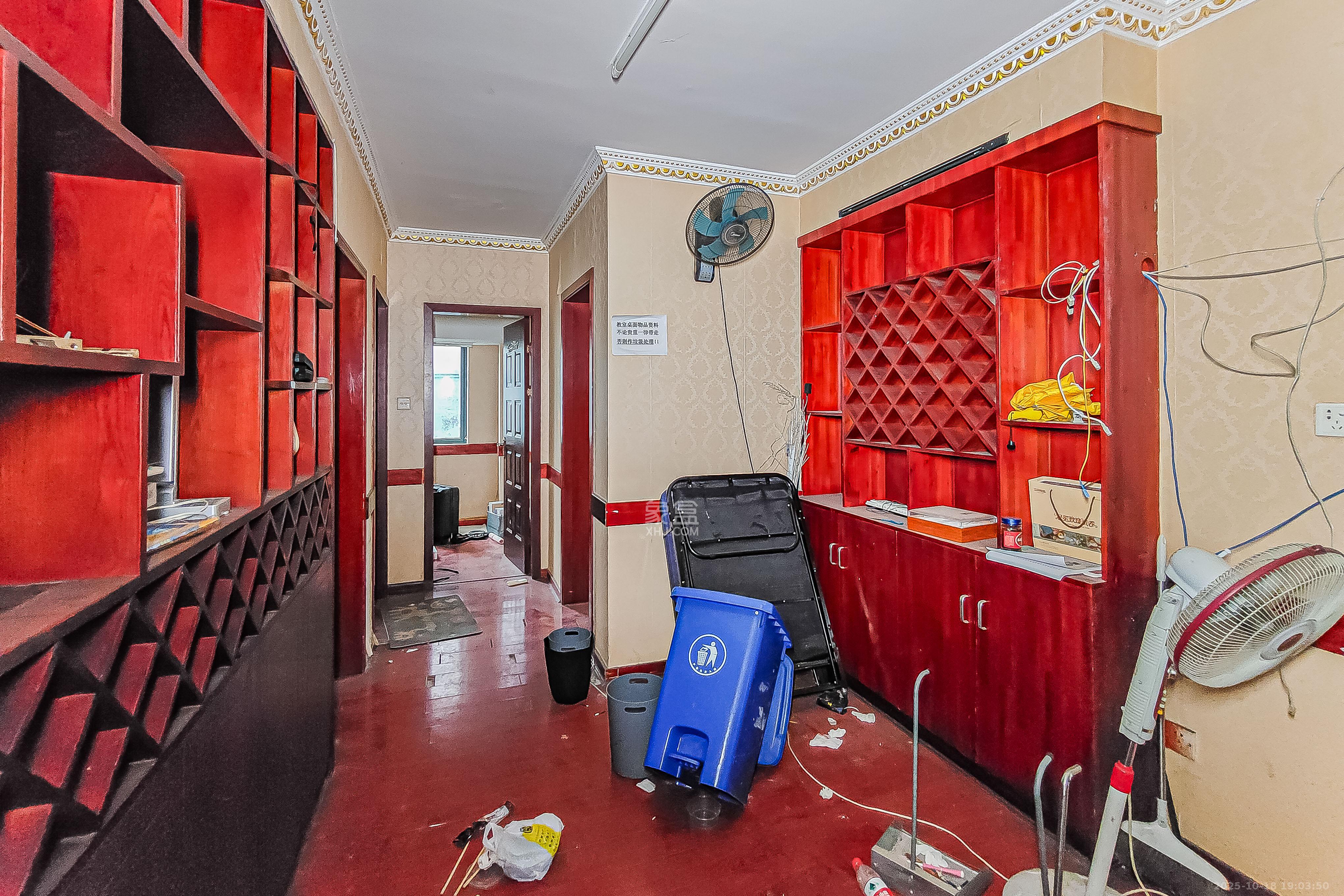 君庭金福苑  4室2厅2卫    120.0万客厅