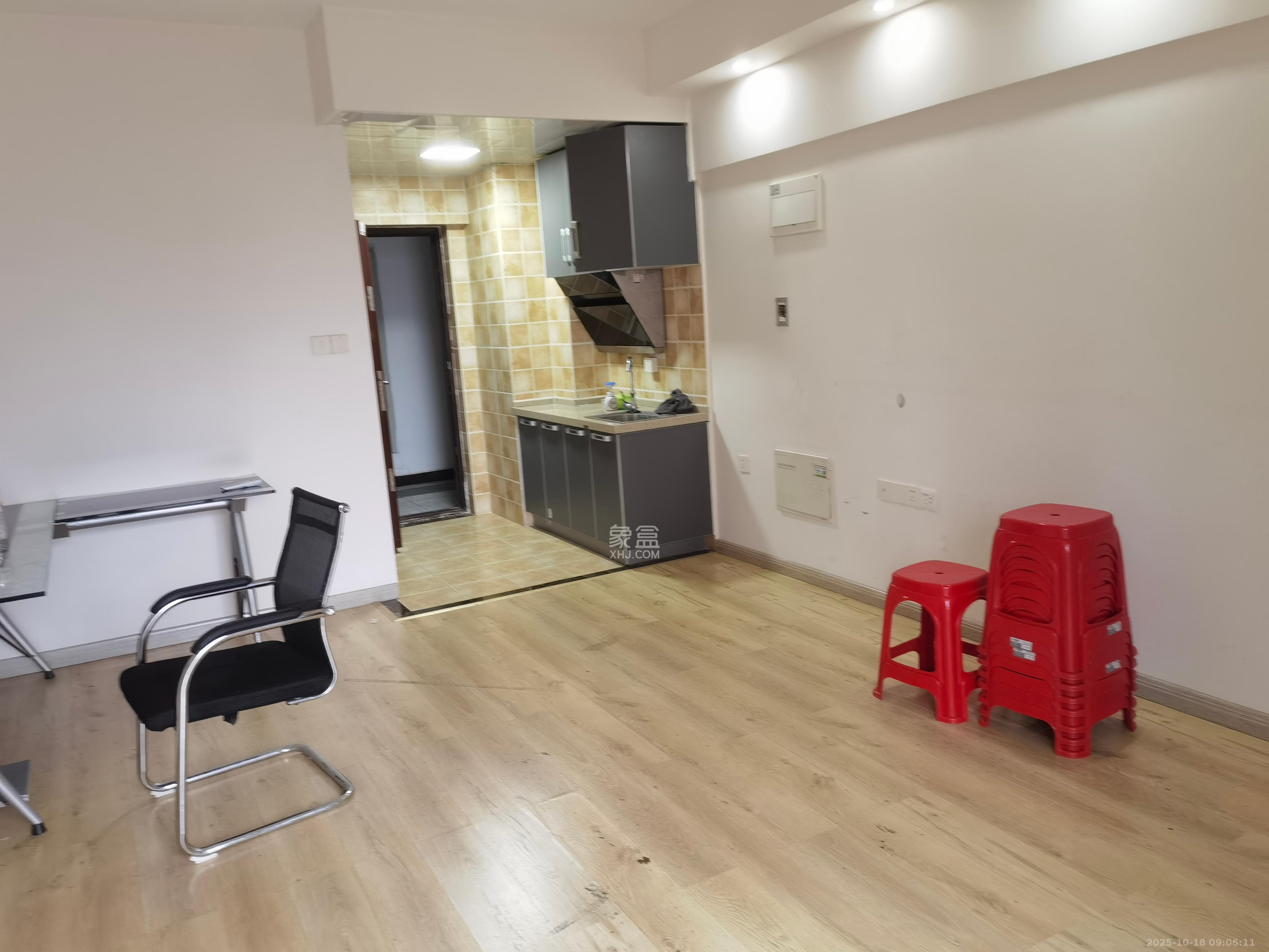 中交里城  1室1厅1卫    1500.0元/月 中交里城  1室1厅1卫    1500.0元/月室内图