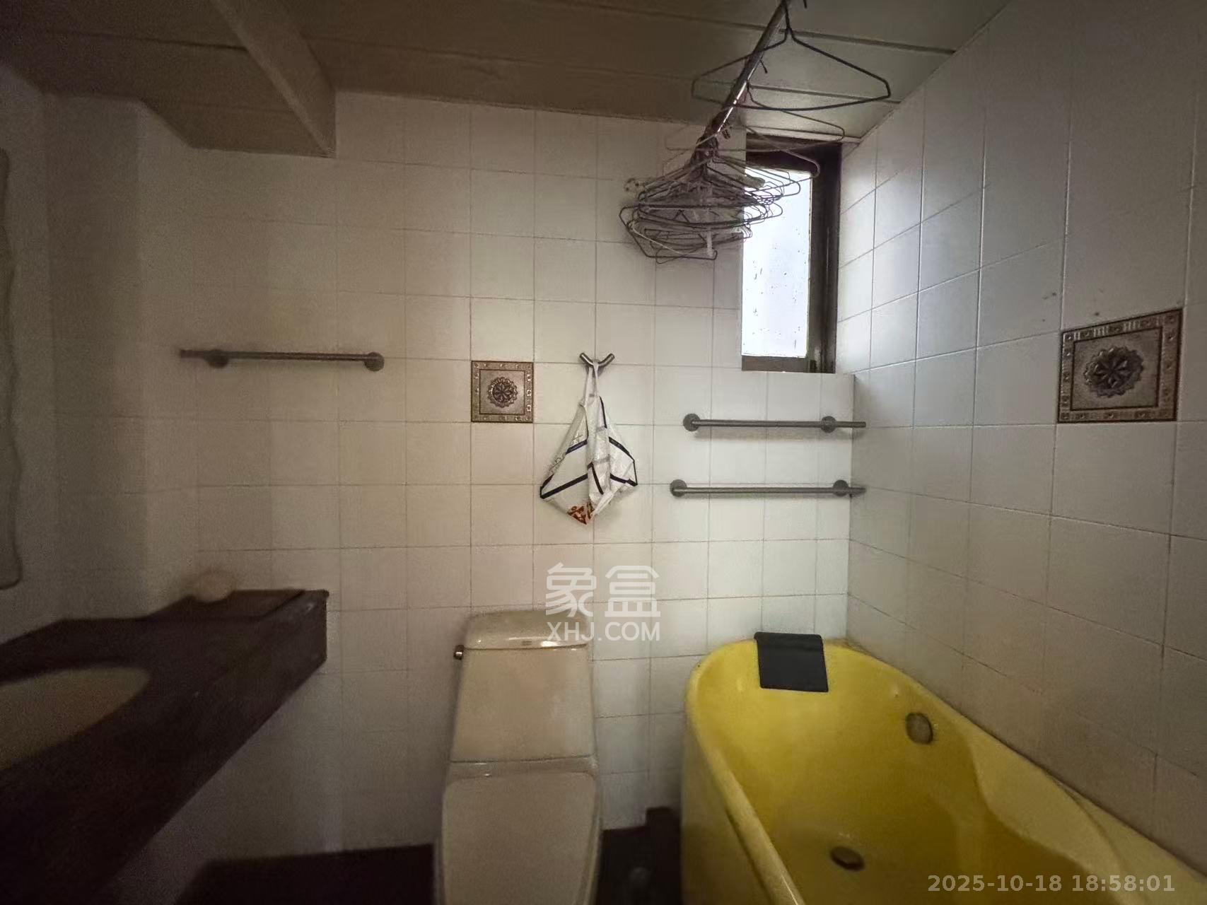 省工商局宿舍  3室2厅2卫    2000.0元/月室内图