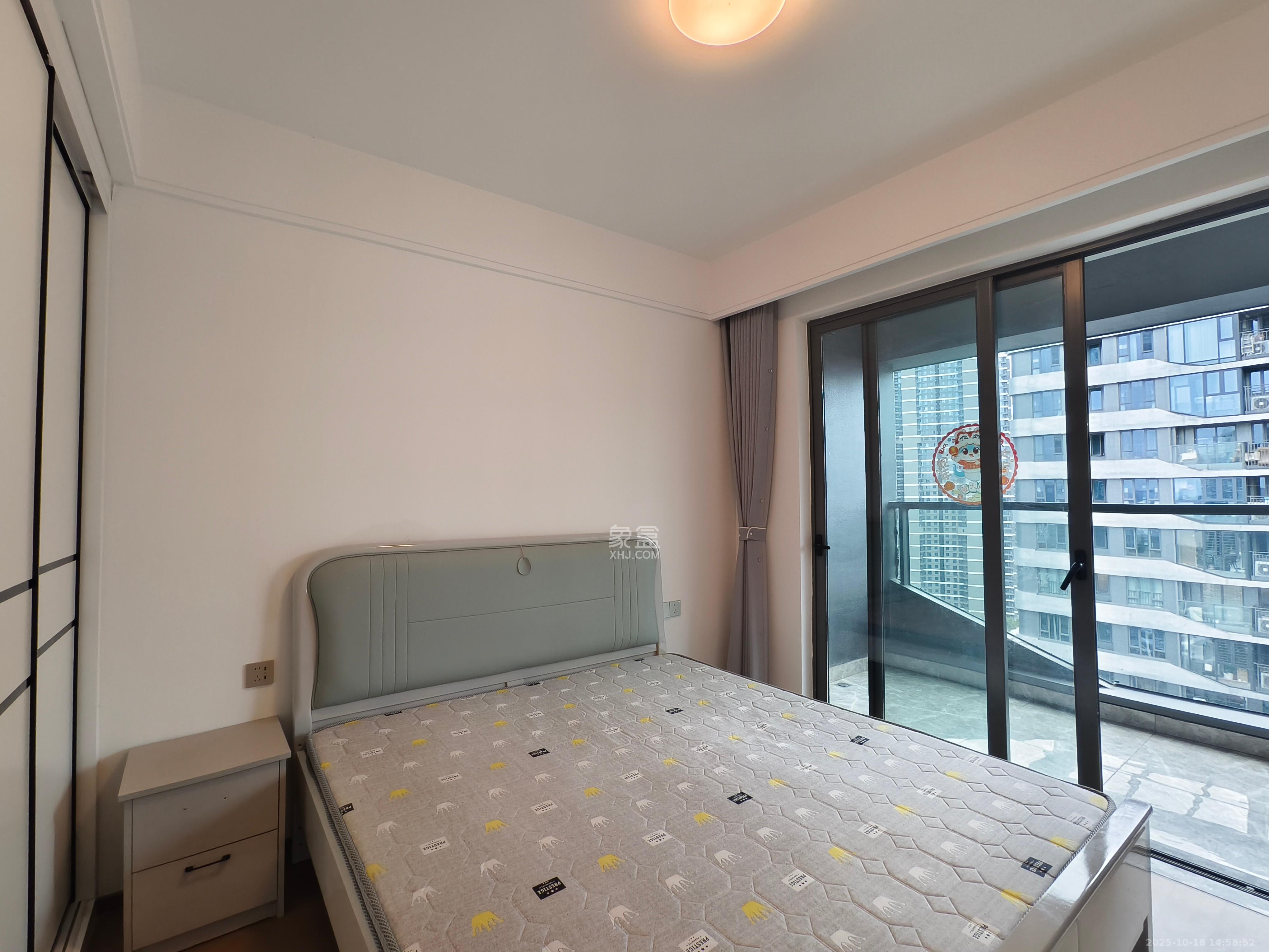 复地滨江金融中心  4室2厅2卫    4200.0元/月室内图