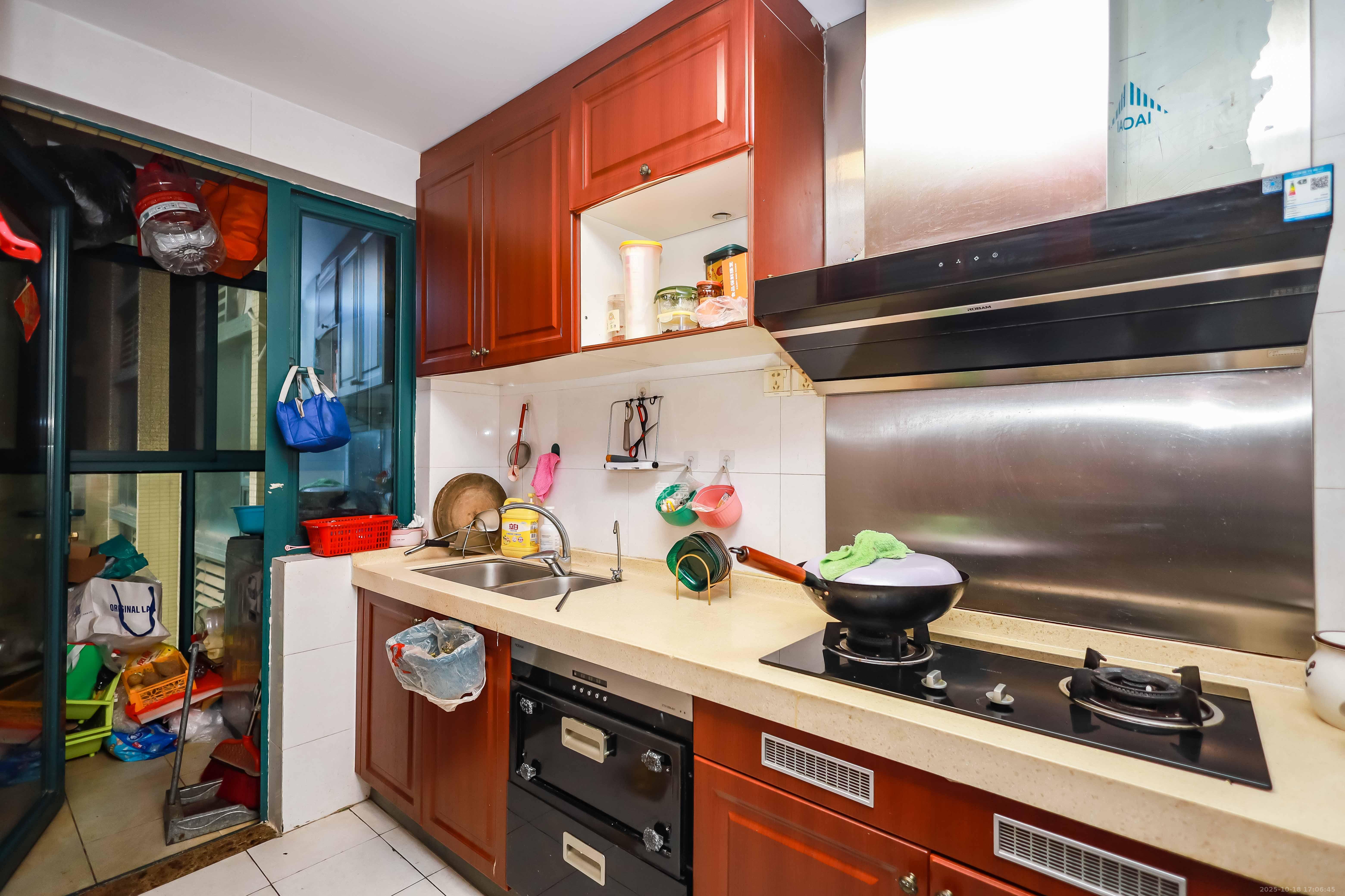 恒大华府 3室2厅1卫 118.0万 恒大华府 3室2厅1卫 118.0万厨房