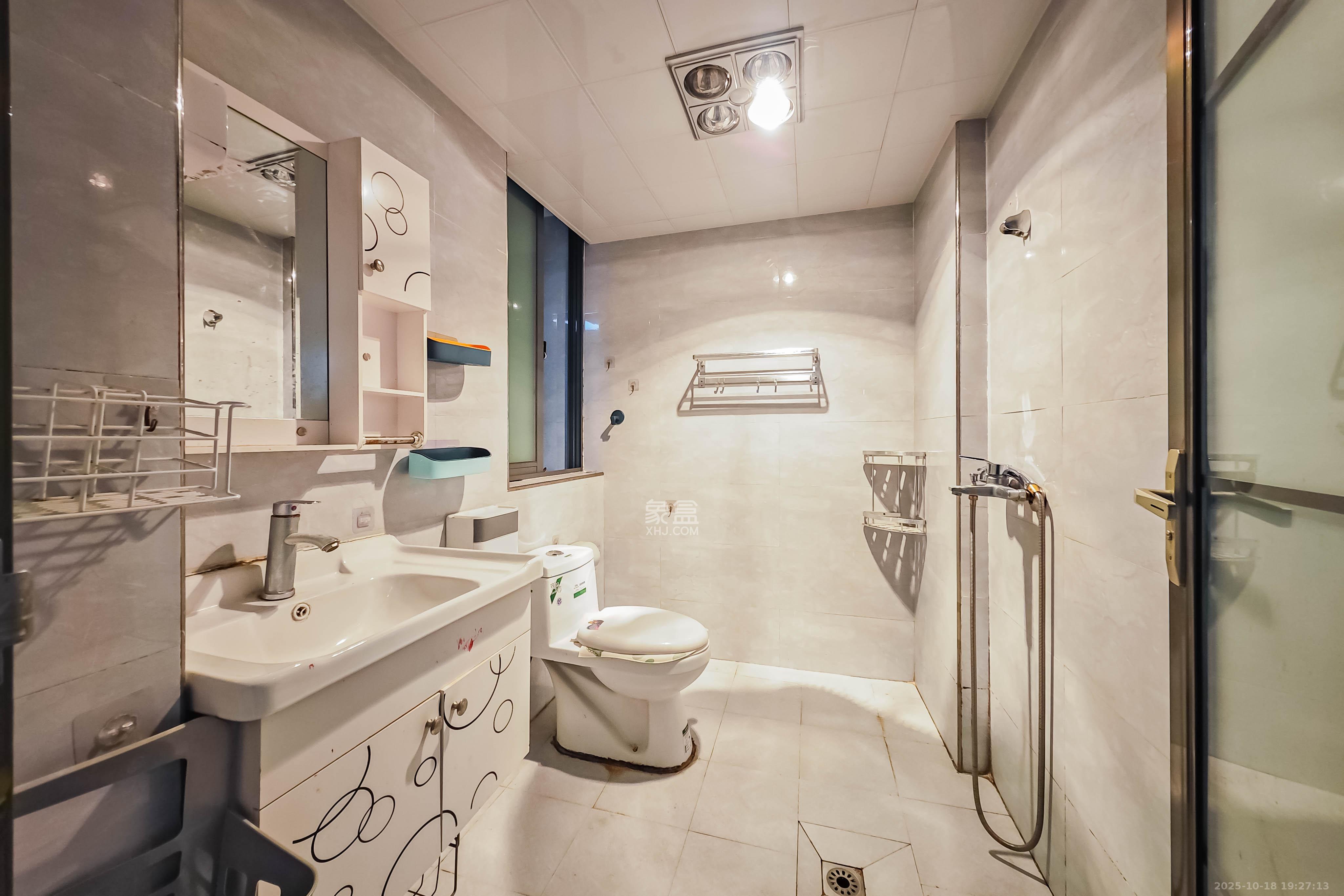 半山壹号 2室2厅2卫 90.0万 半山壹号 2室2厅2卫 90.0万卫生间