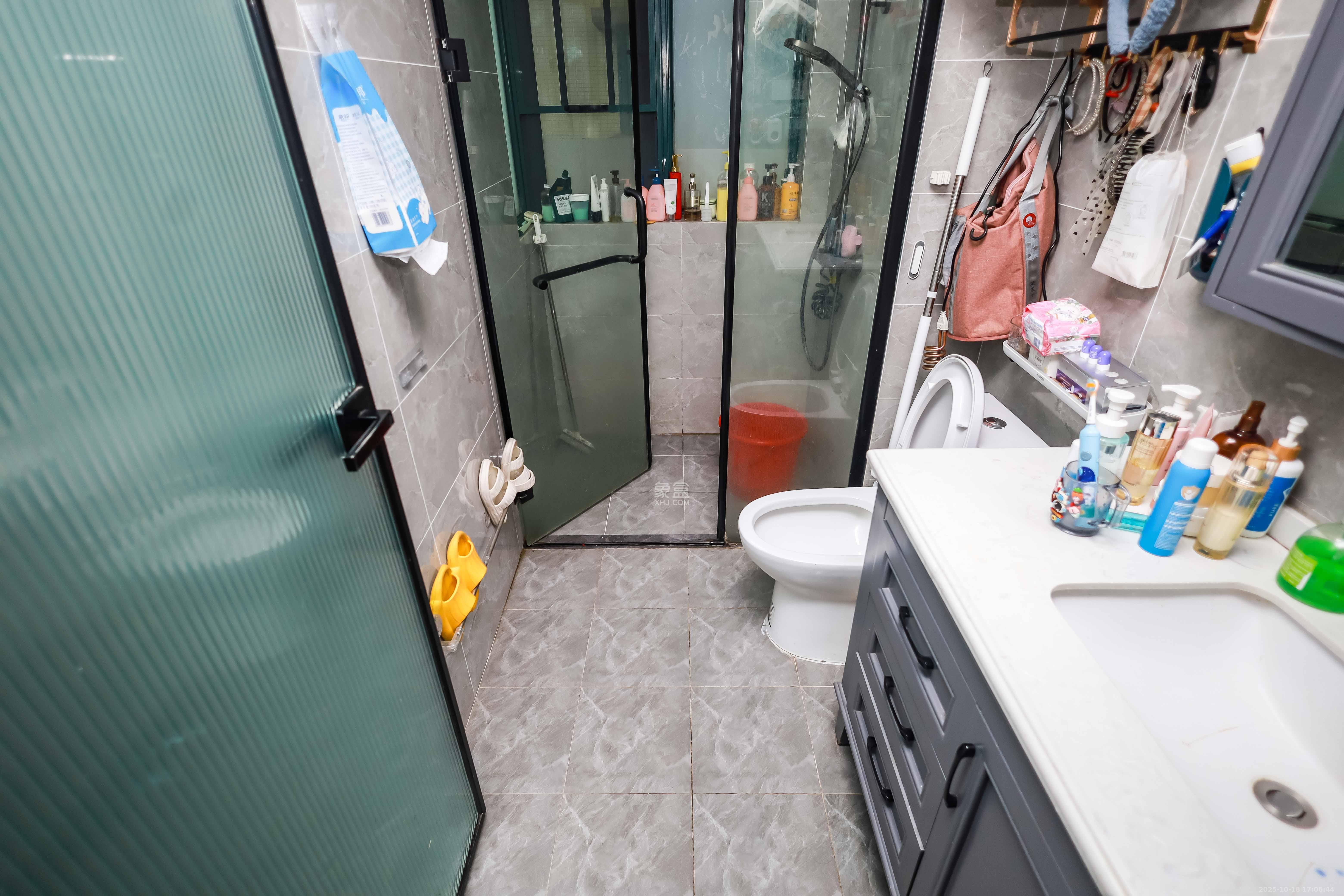 恒大华府 3室2厅1卫 118.0万 恒大华府 3室2厅1卫 118.0万卫生间