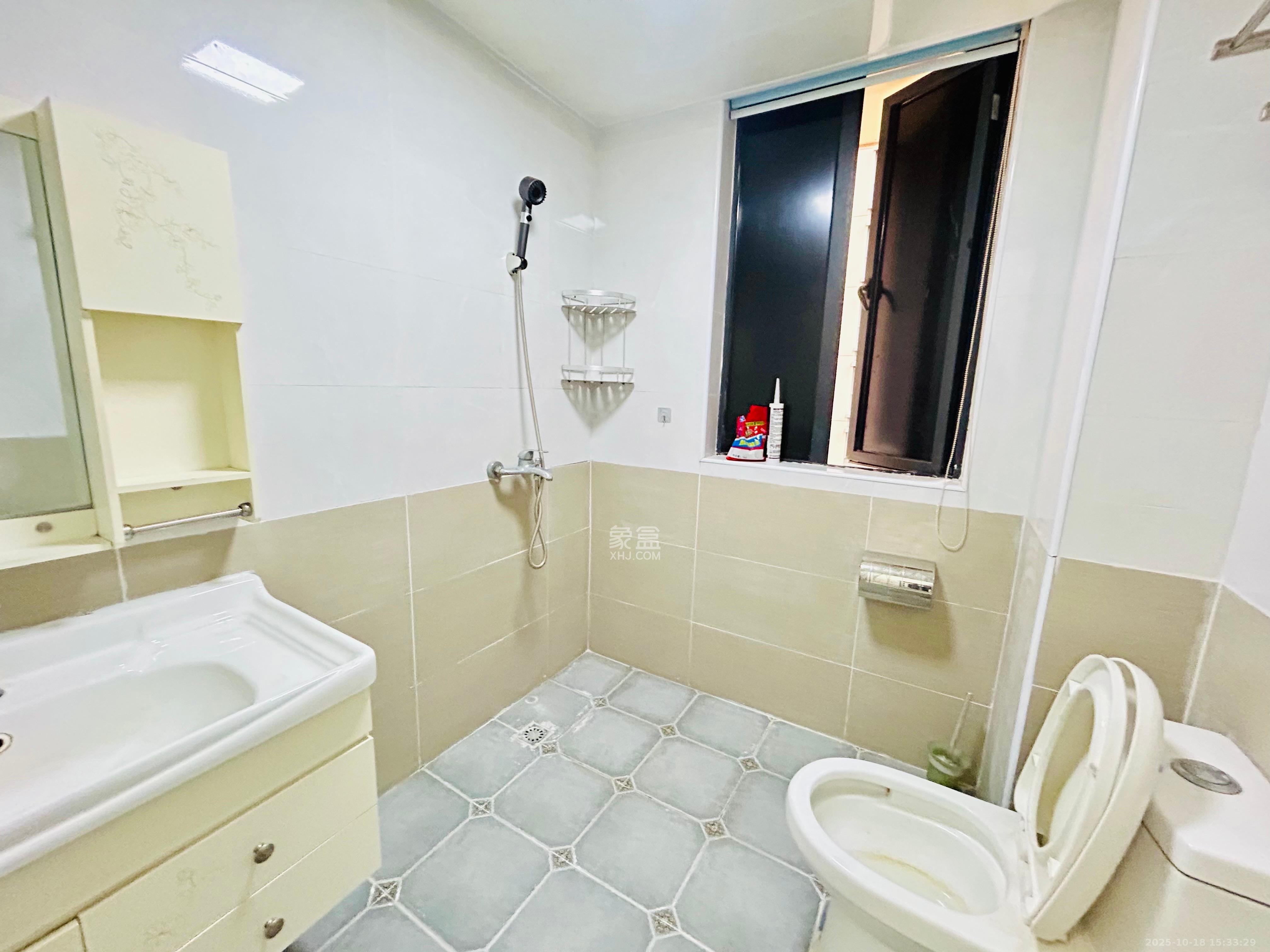 振业城二期  3室2厅2卫    3000.0元/月室内图