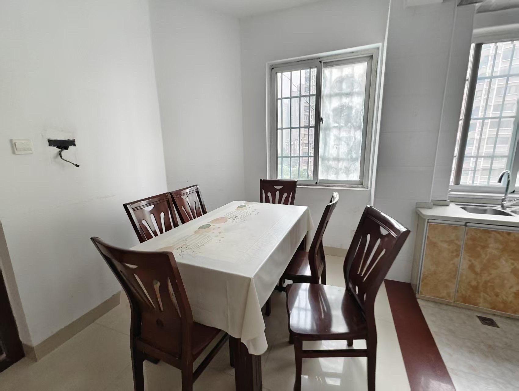 冠都现代城(冠都幸福彼岸) 2室2厅1卫 1500.0元/月 冠都现代城(冠都幸福彼岸) 2室2厅1卫 1500.0元/月室内图