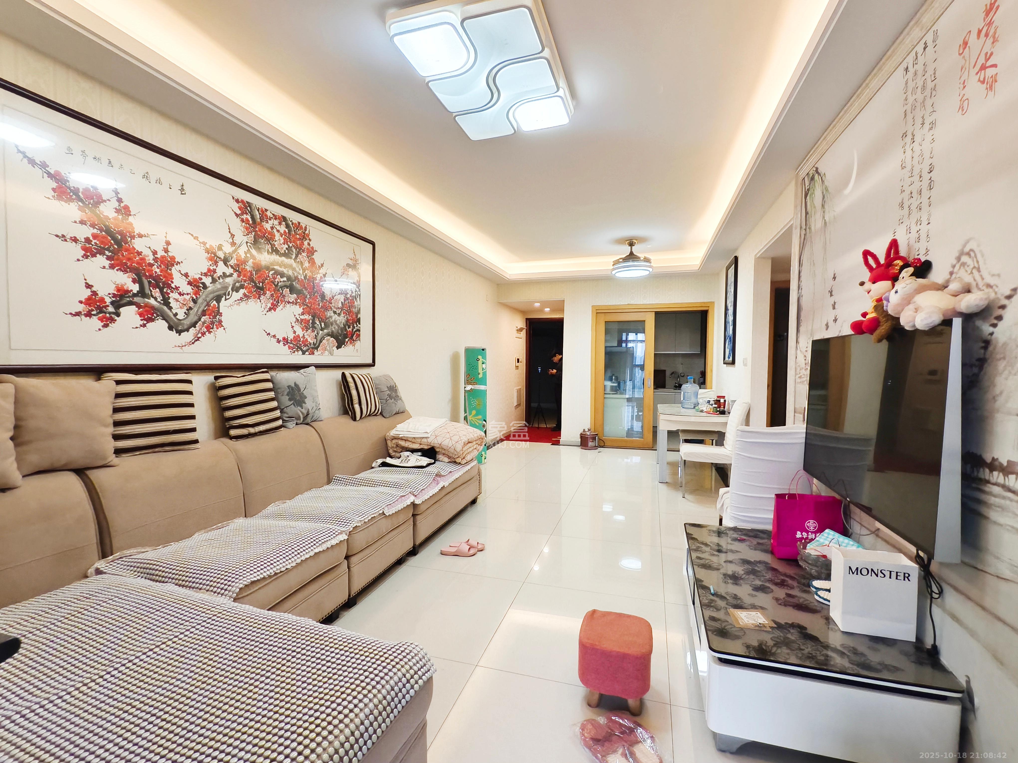 珠江郦城薰衣道  3室2厅1卫    2300.0元/月 珠江郦城薰衣道  3室2厅1卫    2300.0元/月室内图