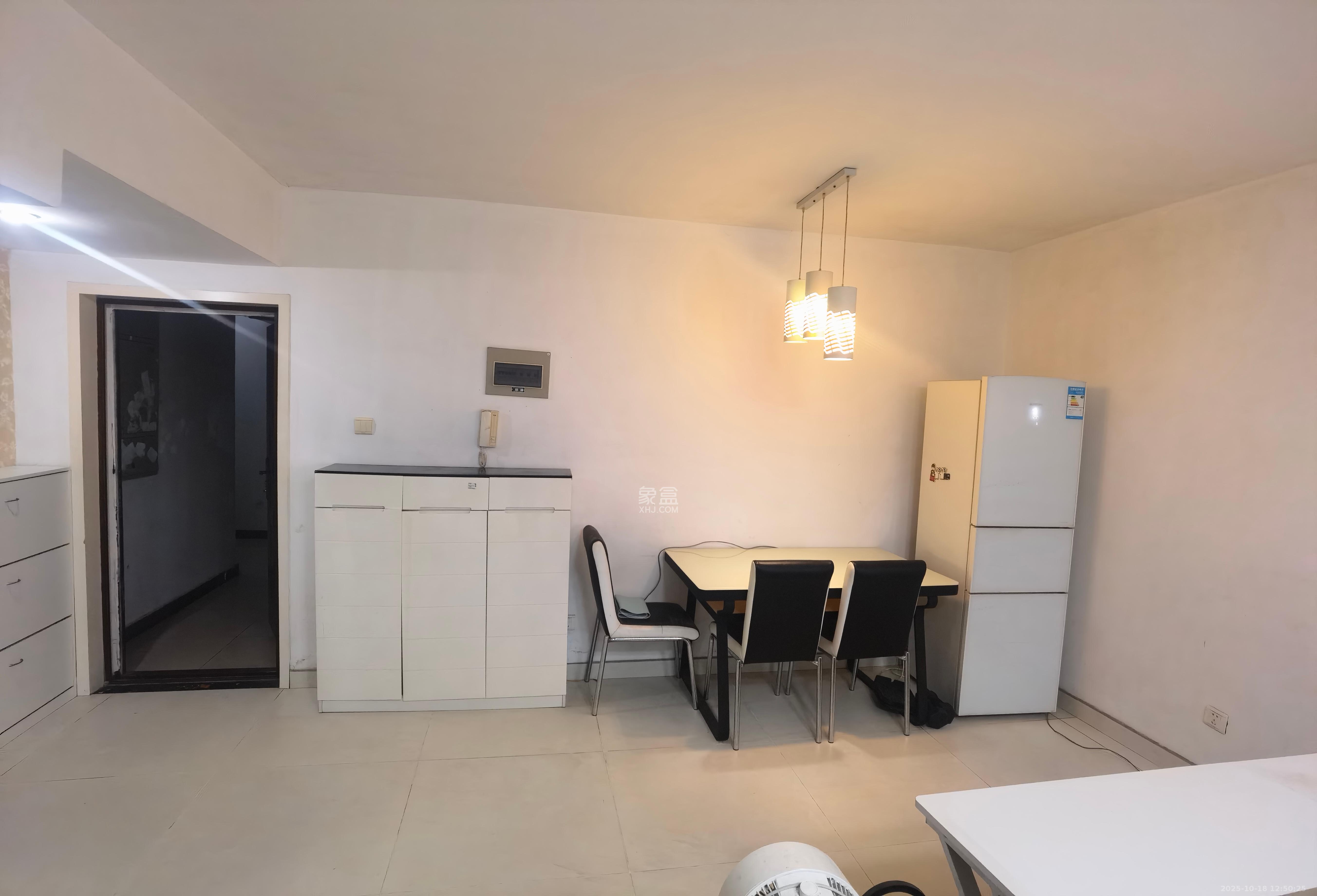 东玺门  2室1厅1卫    2400.0元/月 东玺门  2室1厅1卫    2400.0元/月室内图1