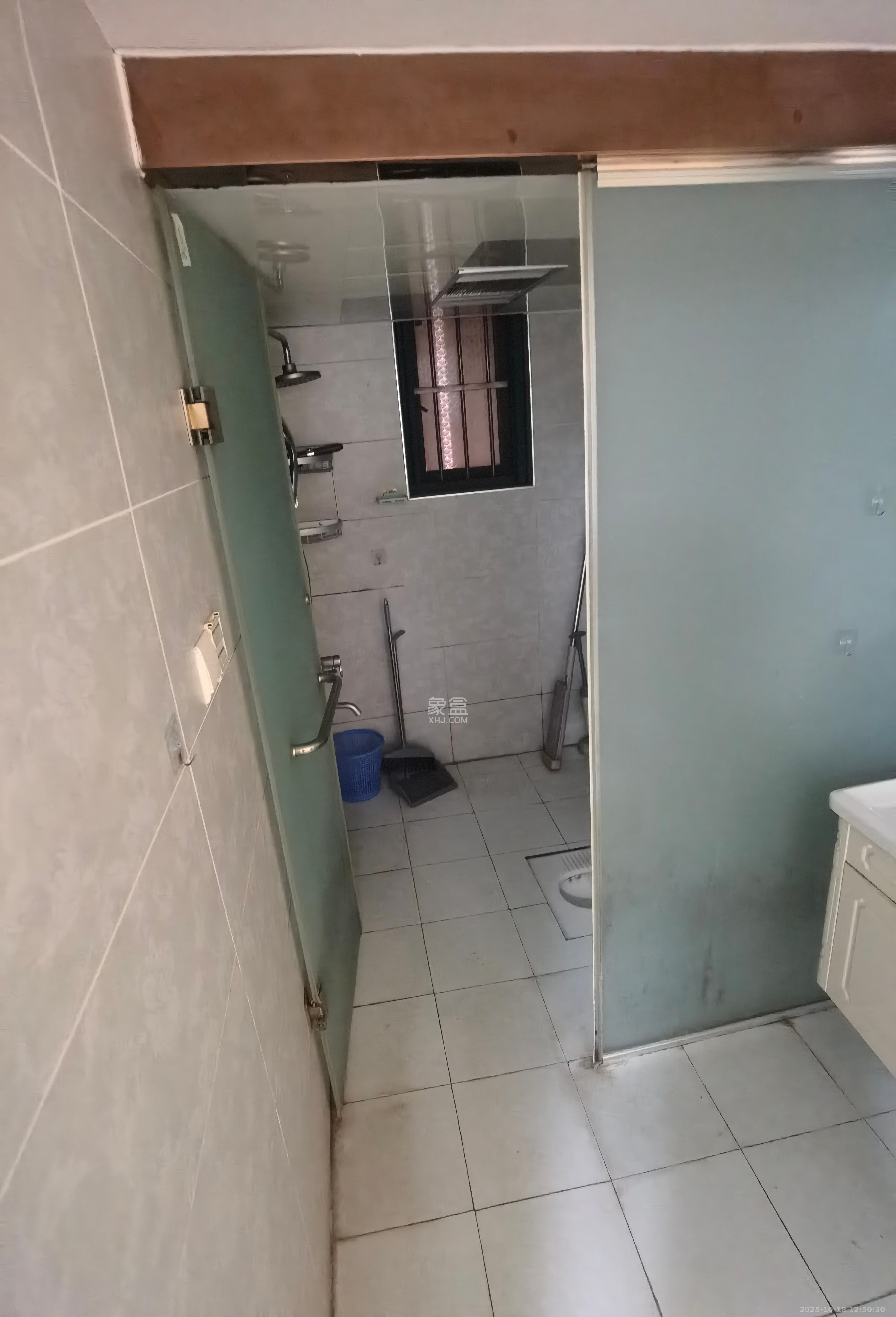 东玺门  2室1厅1卫    2400.0元/月 东玺门  2室1厅1卫    2400.0元/月室内图