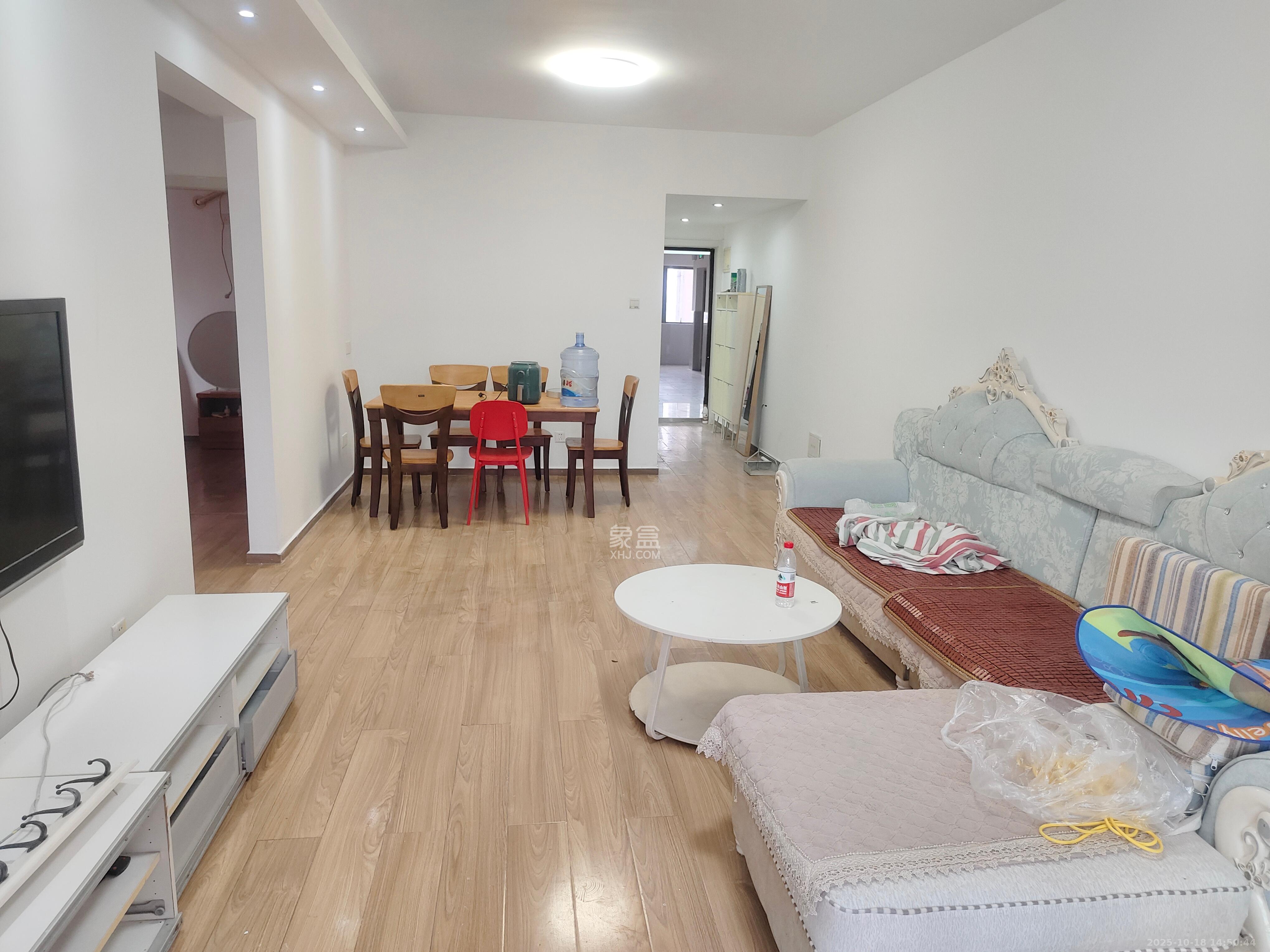 上海城小区  3室2厅2卫    2300.0元/月室内图