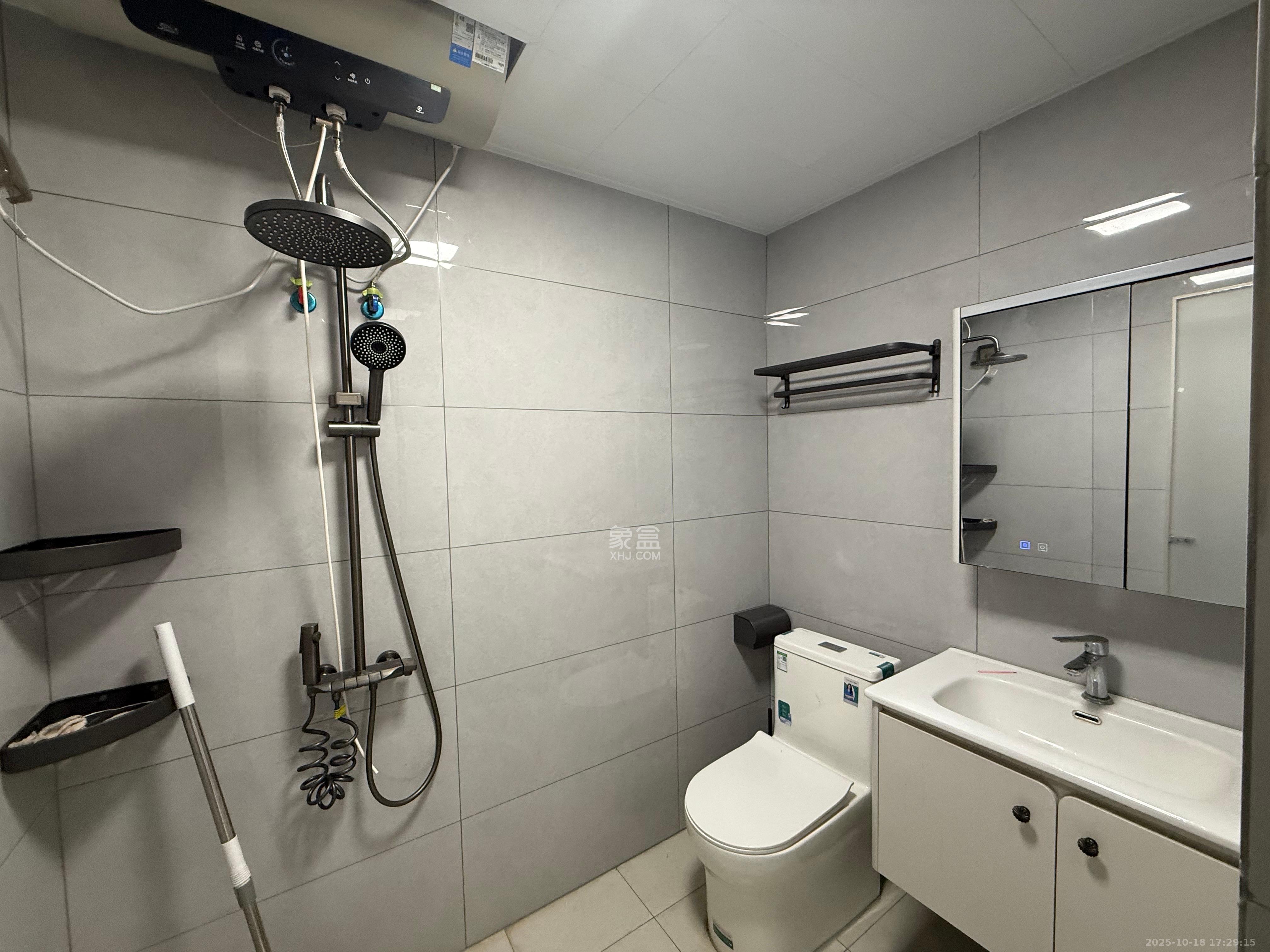 鄱阳汇金中心  1室0厅0卫    1500.0元/月室内图