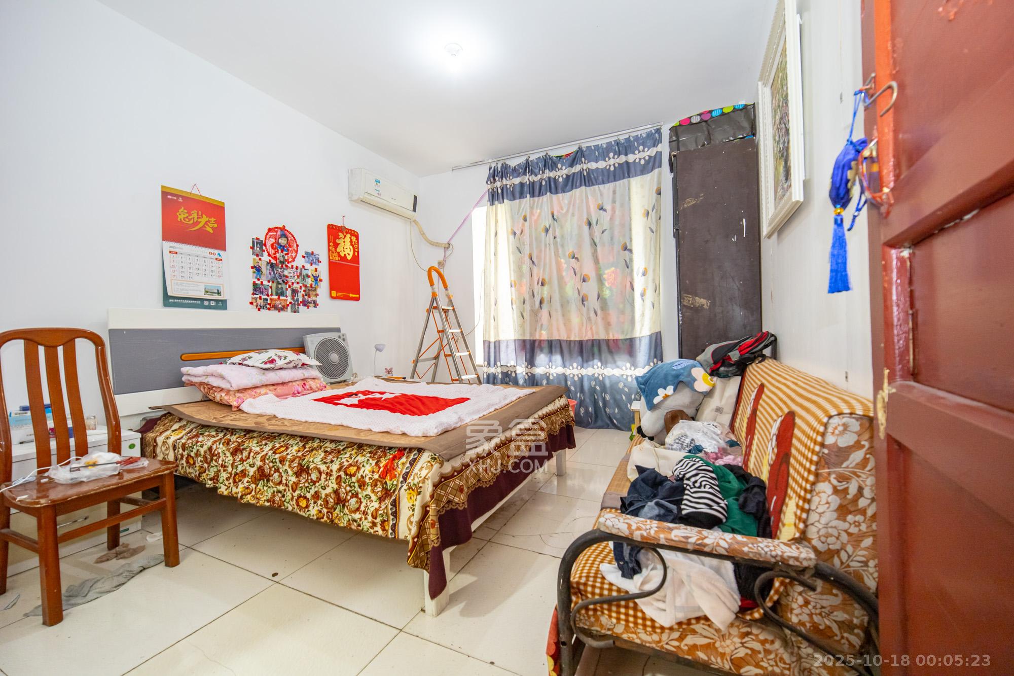 金岸教师公寓 4室2厅2卫 61.0万 金岸教师公寓 4室2厅2卫 61.0万卧室