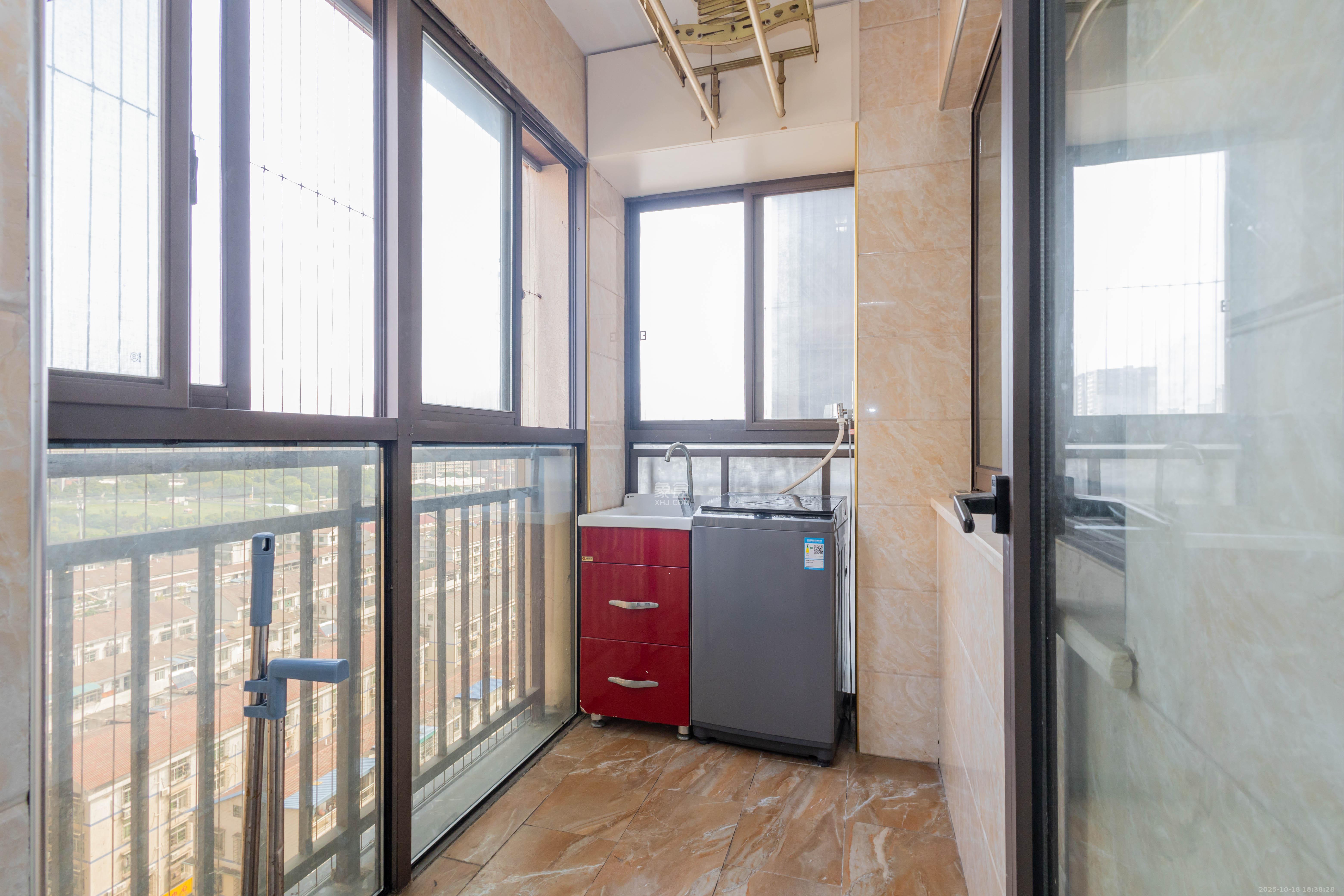 旭辉华庭 3室2厅2卫 89.8万 旭辉华庭 3室2厅2卫 89.8万卧室